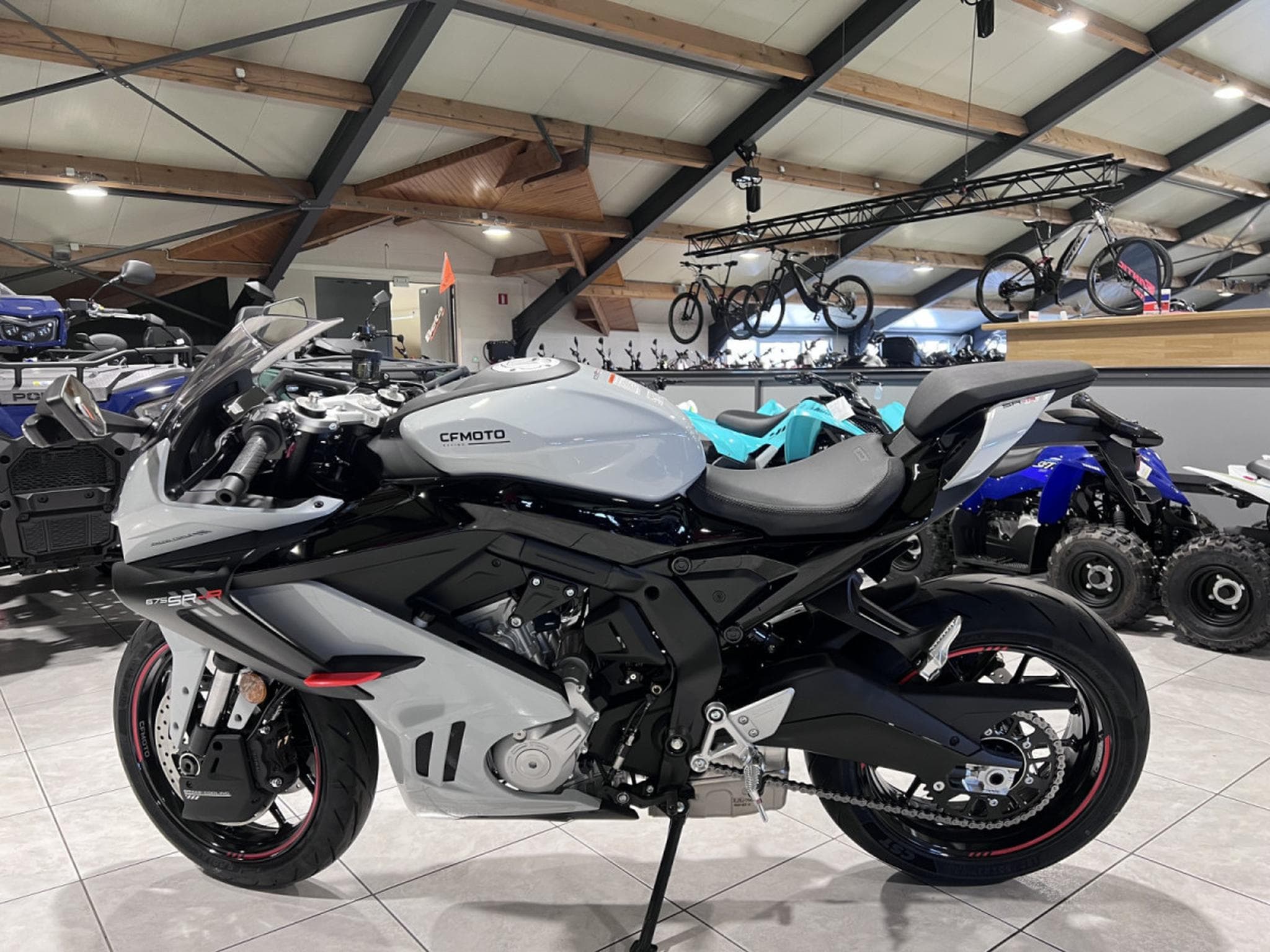 CF Moto 675 SR-R (2026) - Foto 4