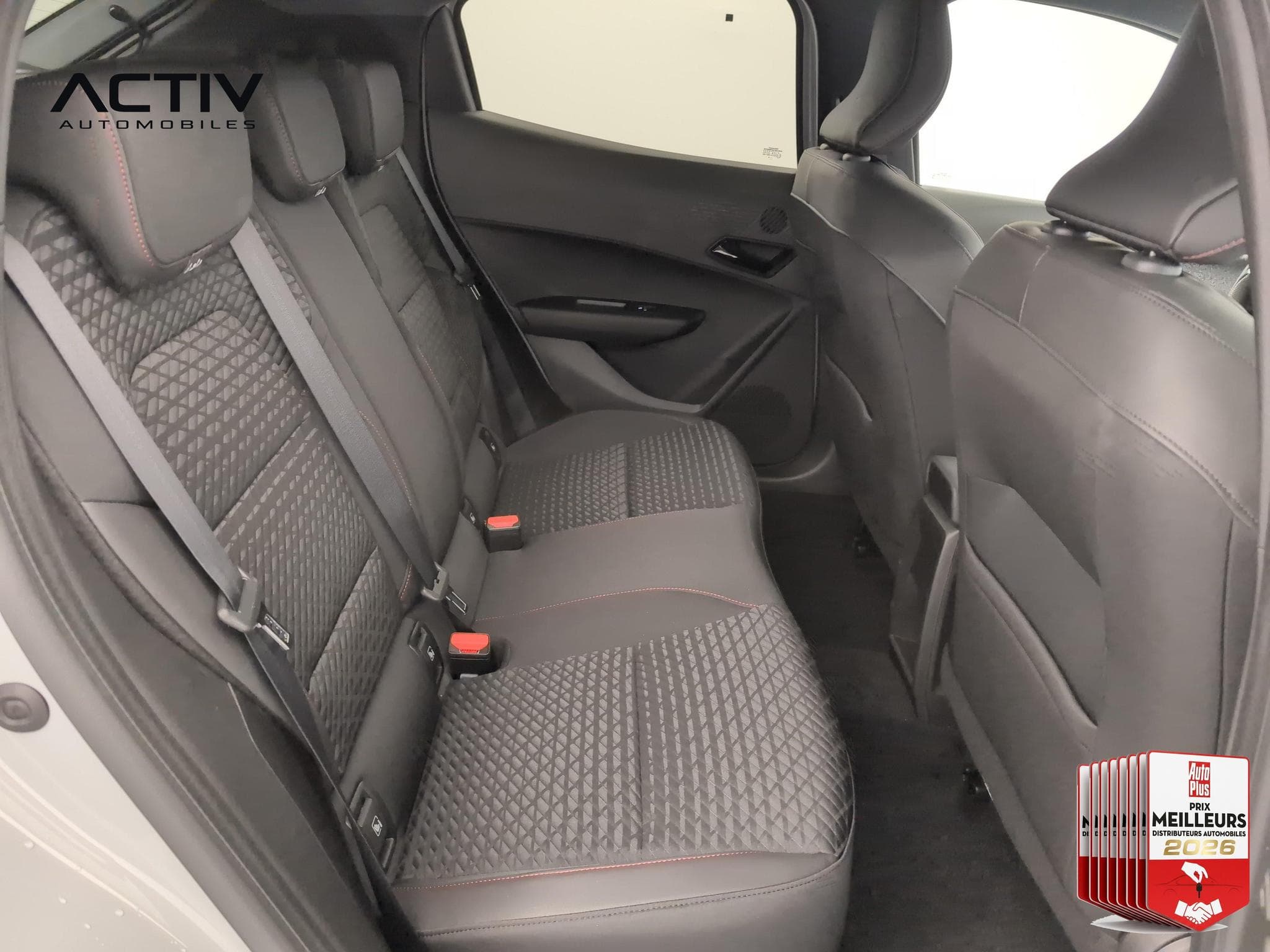 Renault Clio TCE 115 CH TECHNO (2026) - Photo 9