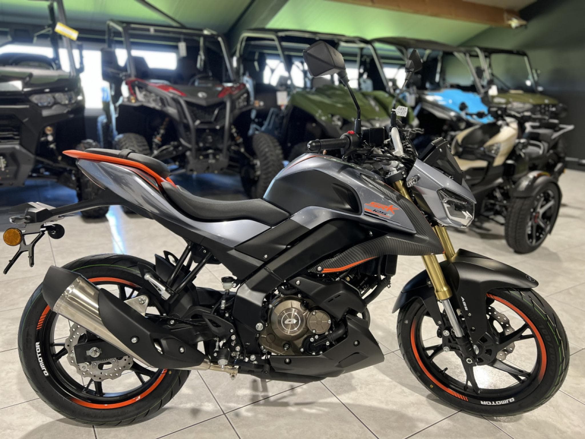 QJmotor SRK 125 S (2026) - Foto 1