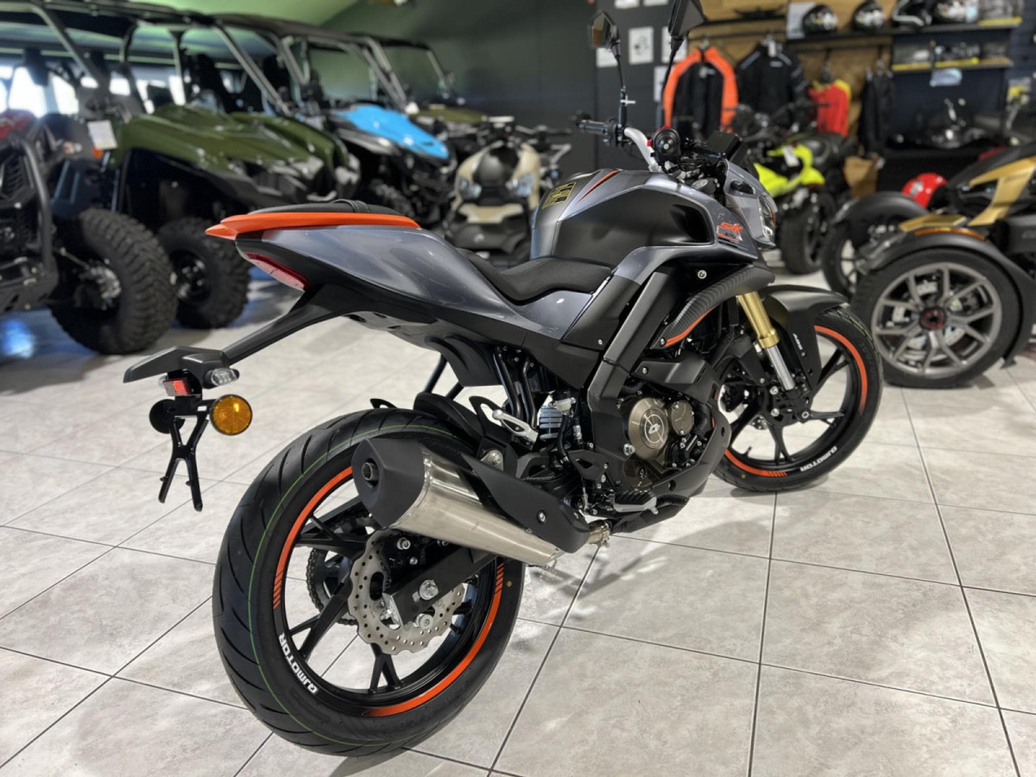 QJmotor SRK 125 S (2026) - Foto 3