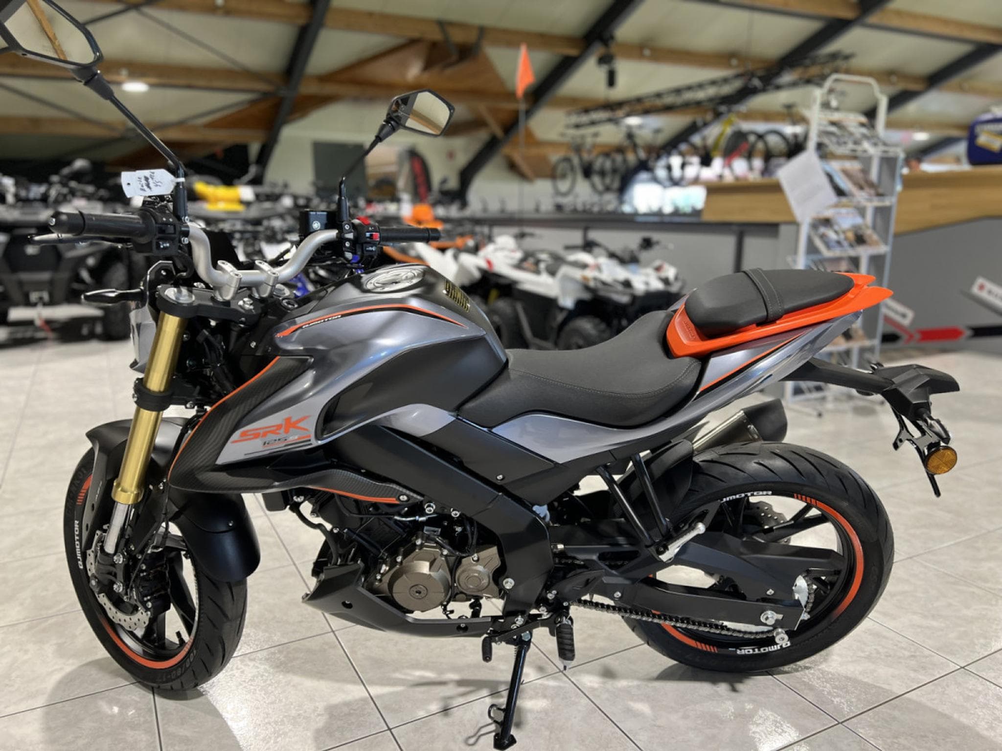 QJmotor SRK 125 S (2026) - Foto 4