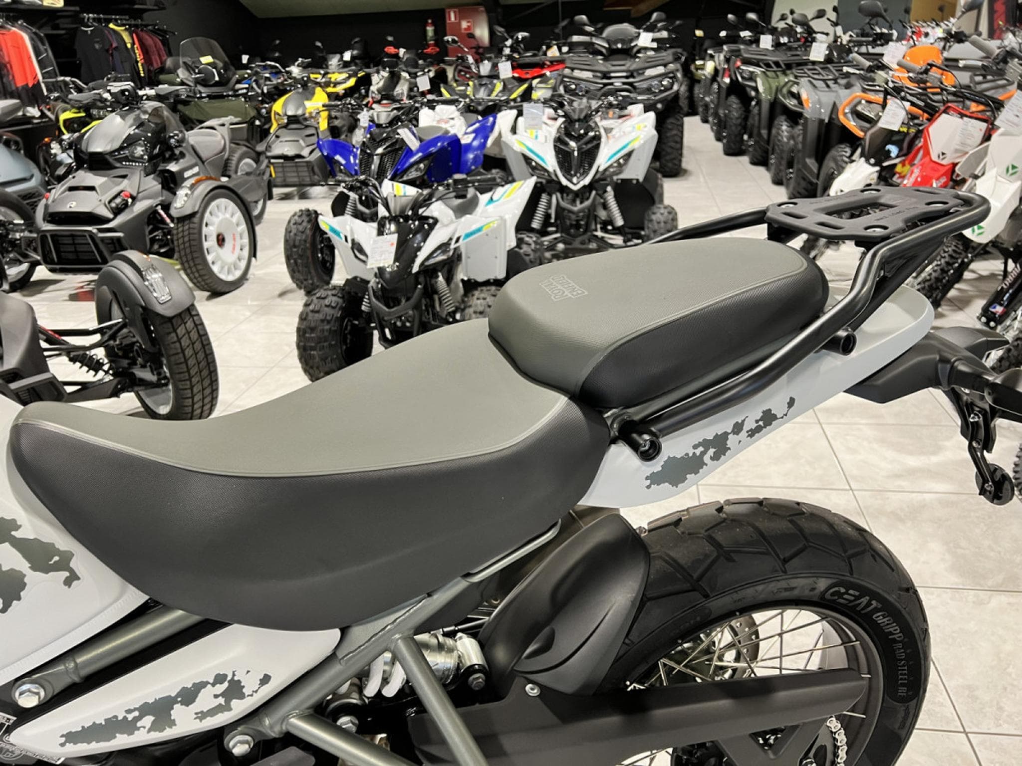Royal Enfield Himalayan 450  Kamet  White (2024) - Foto 5