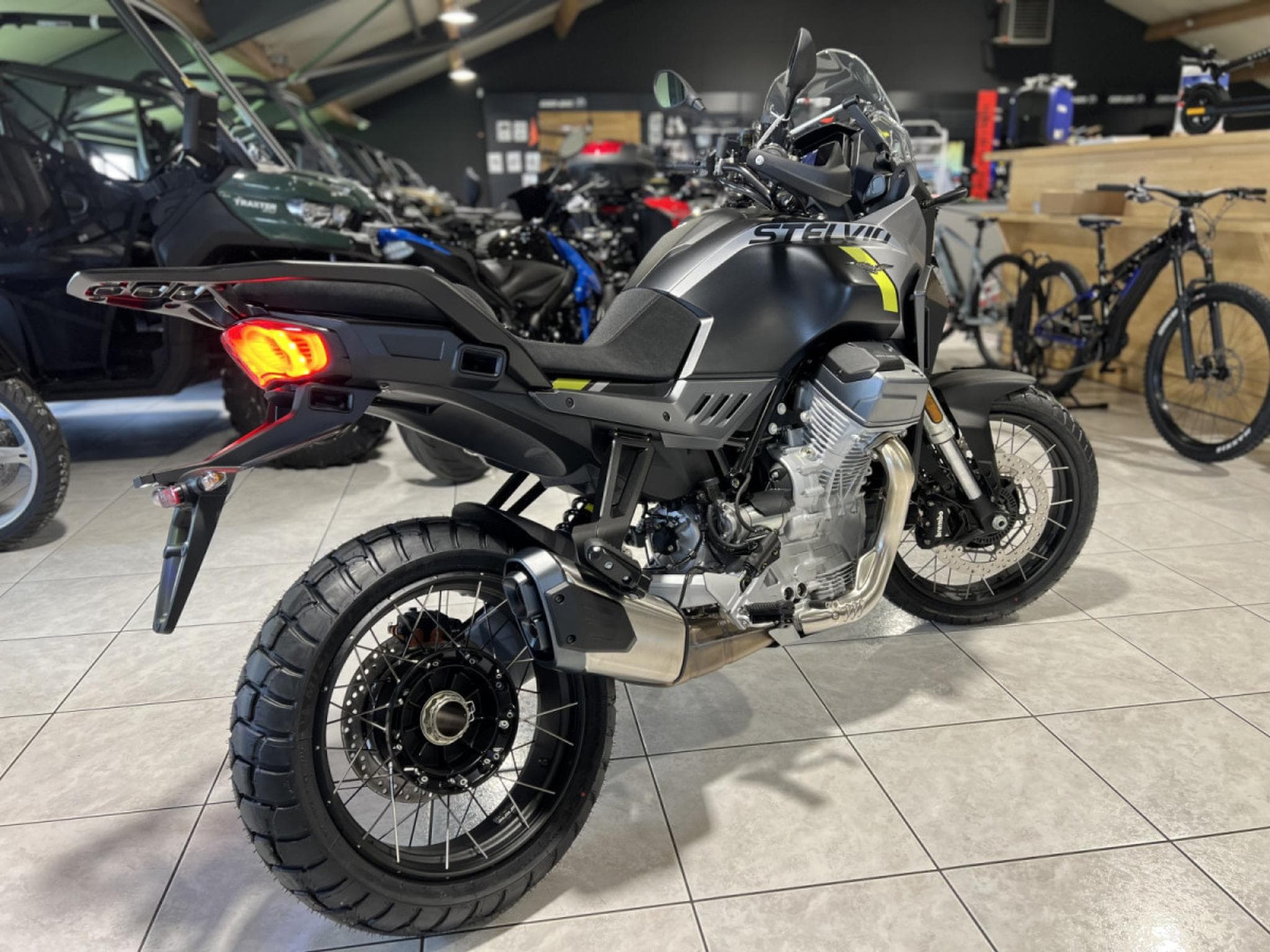 Moto Guzzi Stelvio 1000 (2026) - Foto 3
