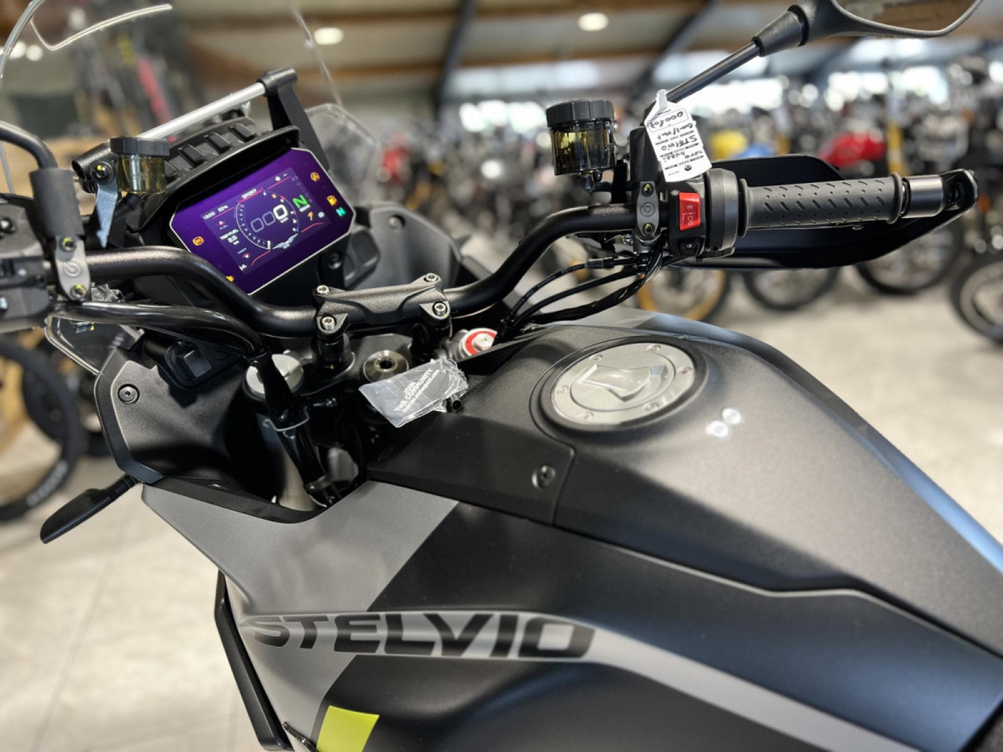Moto Guzzi Stelvio 1000 (2026) - Foto 6