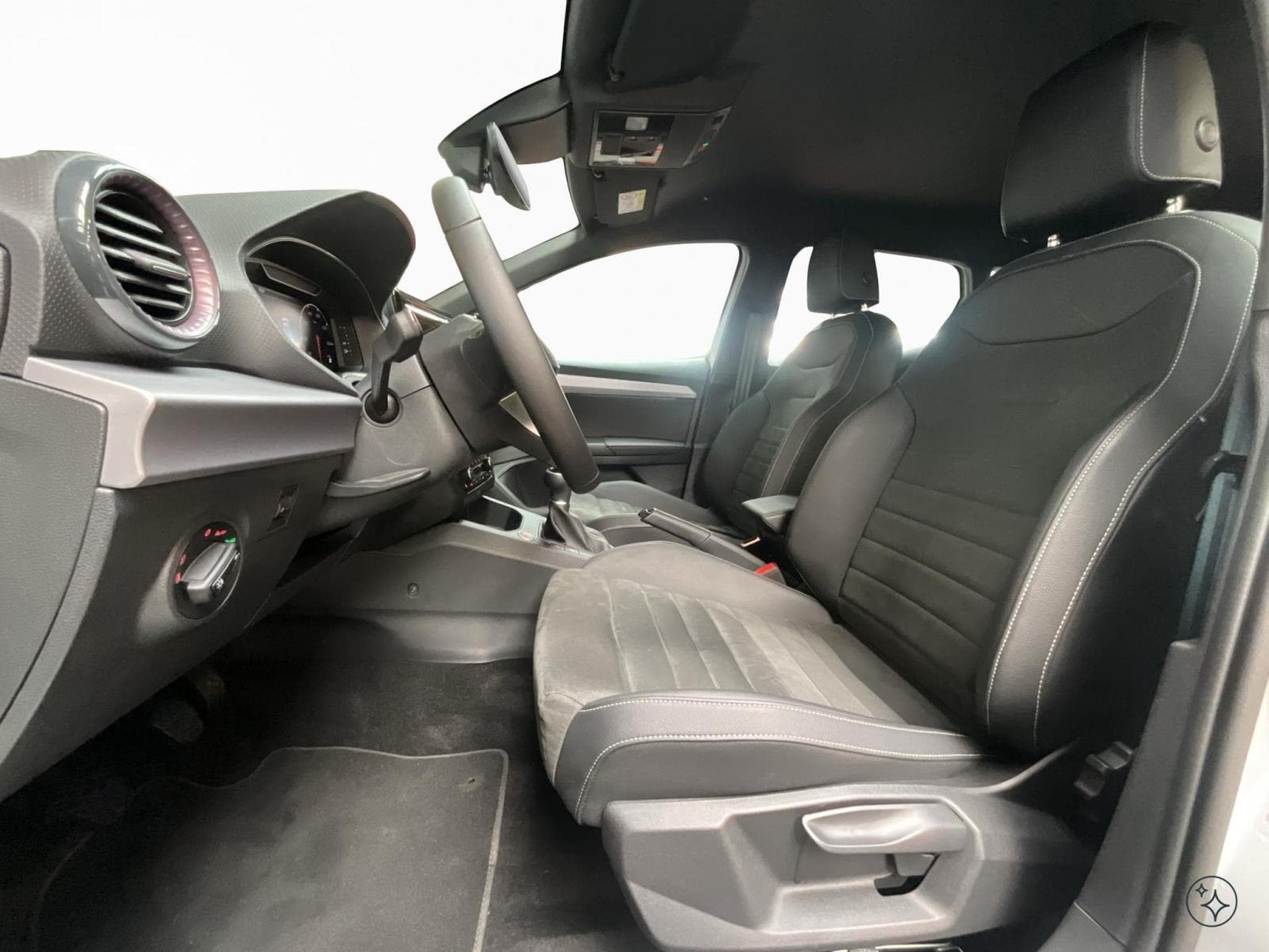 Seat Ibiza Xcellence+P.Vision+P.Luxe+Full-Link+Led+DAB (2025) - Photo 9