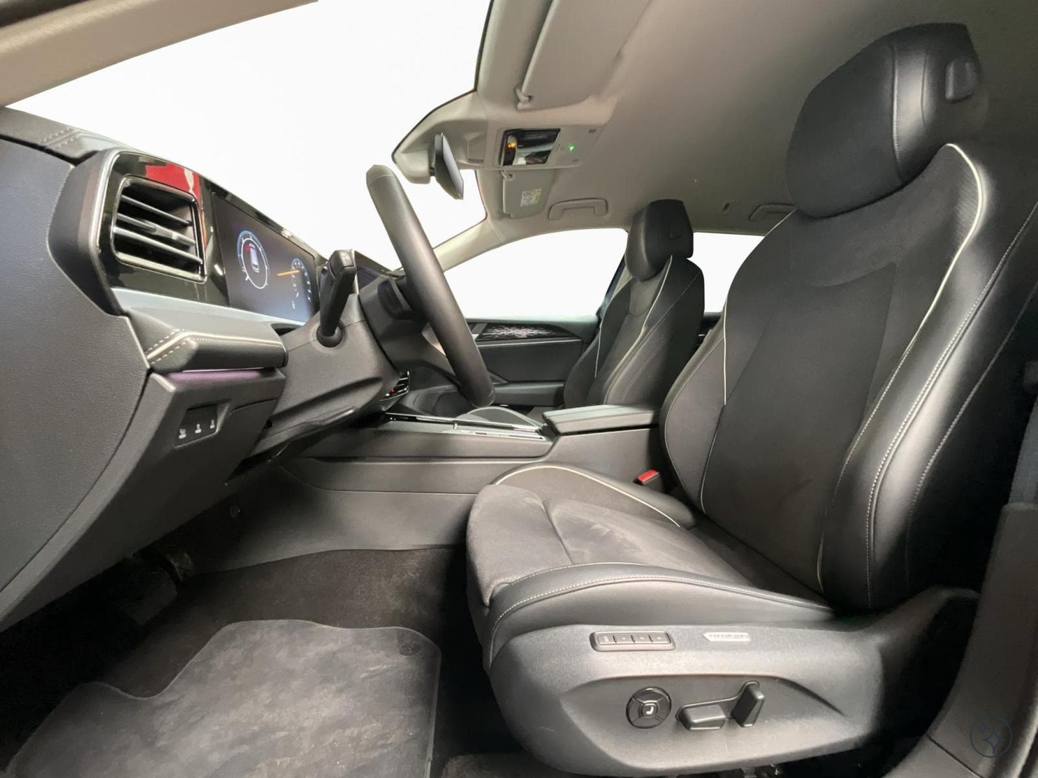 VW Passat Elegance+DSG+P.Acoustique+AHK+P.Technologie+Led+Navi (2025) - Foto 11