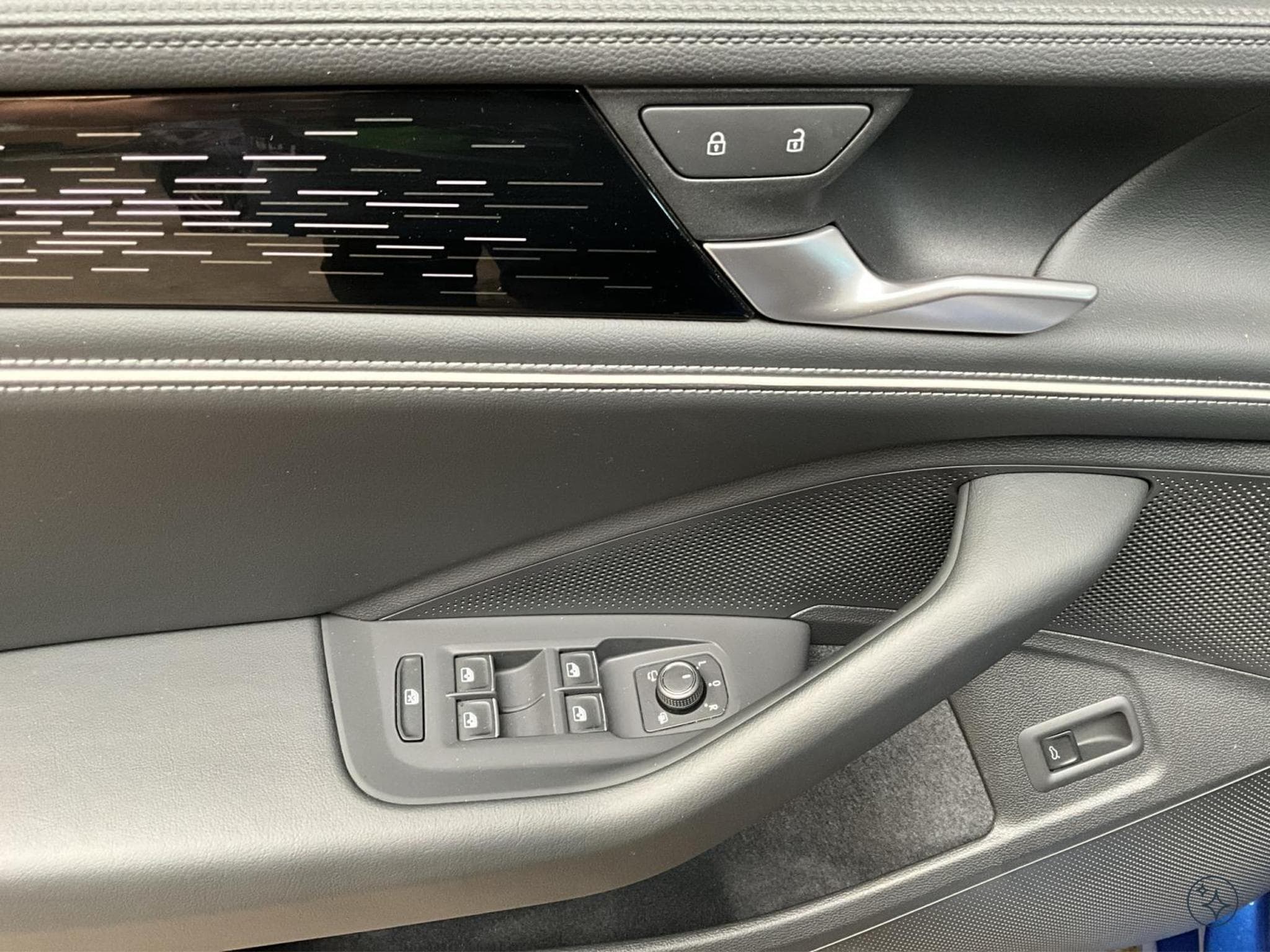 VW Passat Elegance+DSG+P.Acoustique+AHK+P.Technologie+Led+Navi (2025) - Foto 10