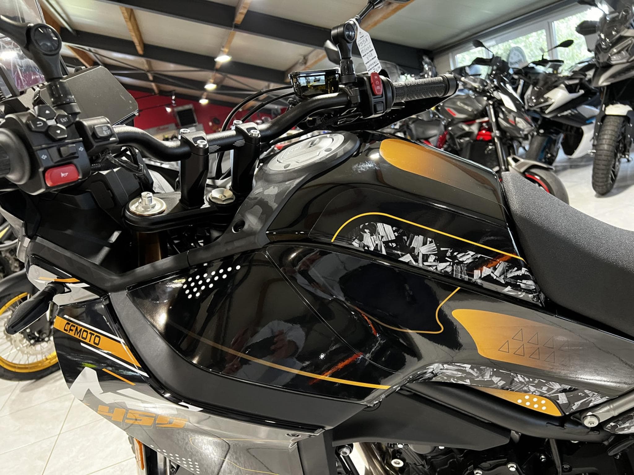 CF Moto 450 MT Réplica (2026) - Foto 6