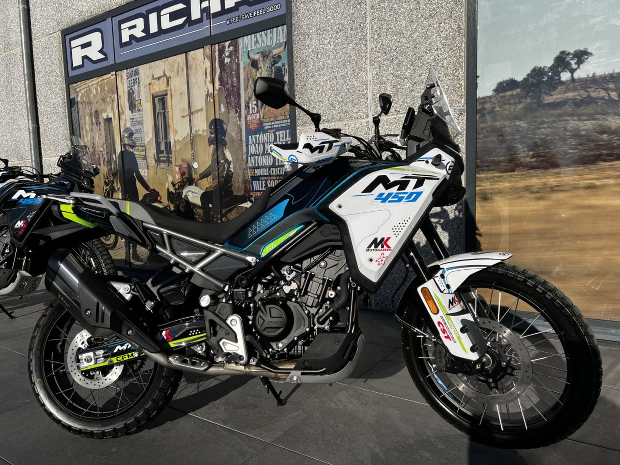 CF Moto 450 MT Réplica (2026) - Foto 1