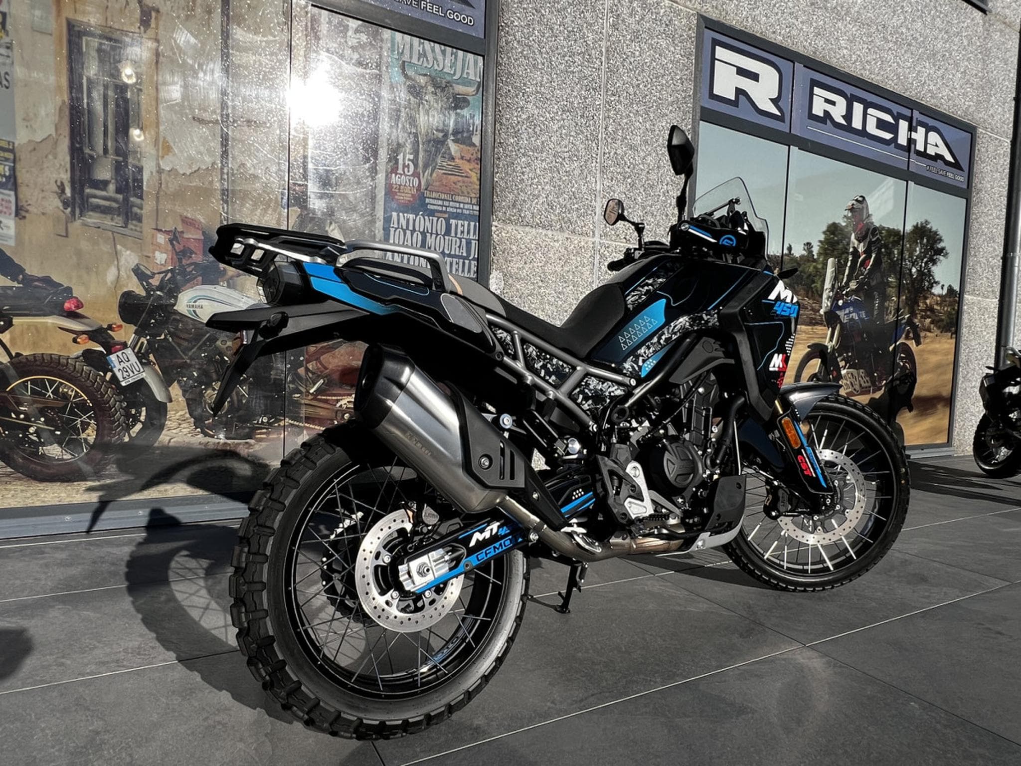 CF Moto 450 MT Réplica (2026) - Foto 3
