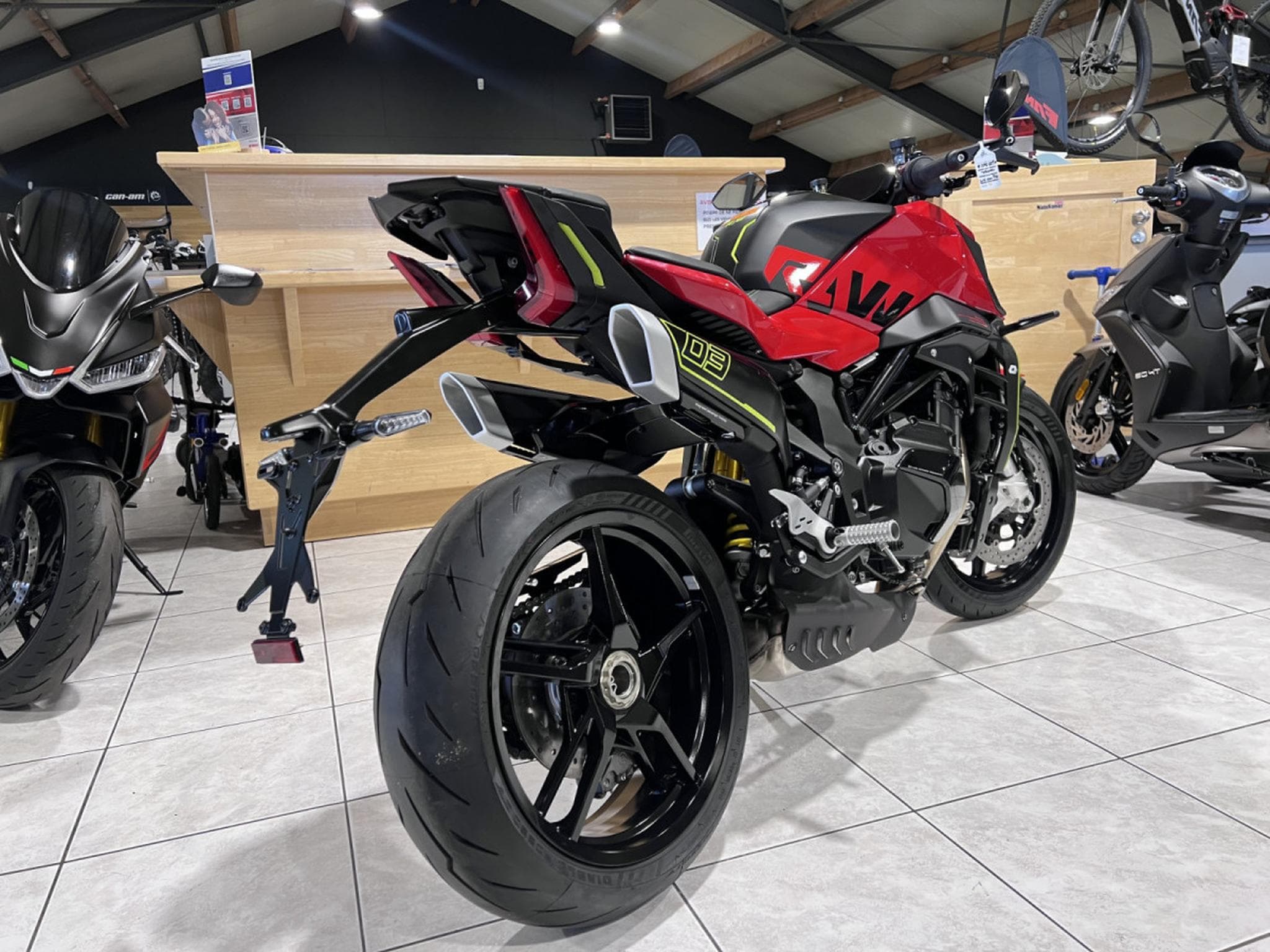 QJmotor SRK 921 (2026) - Foto 3