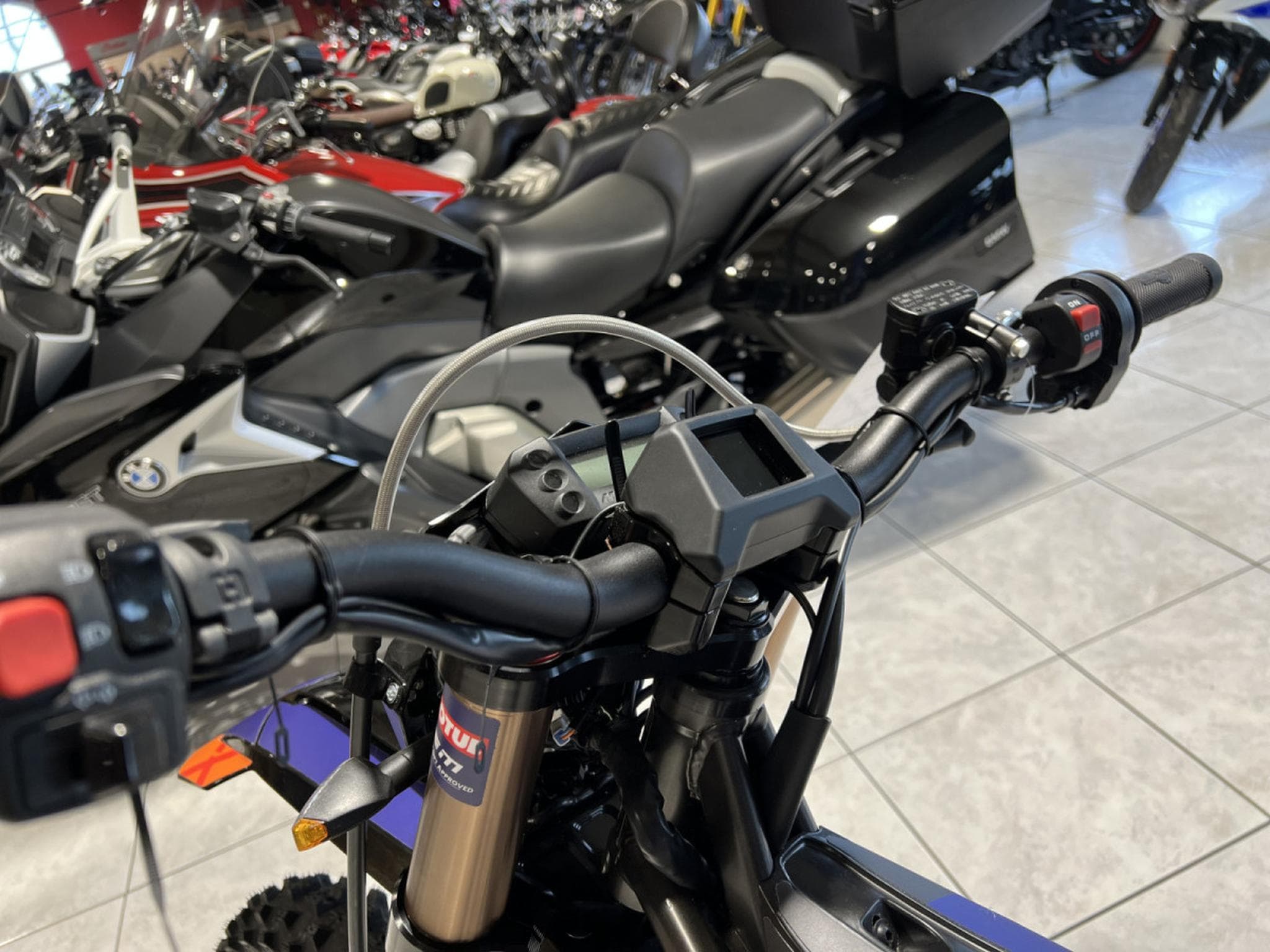 Electric Motion Escape XR 700 NM, 3500 KW, 85 KM/H, Autonomie 88 km, embrayage (2026) - Foto 5