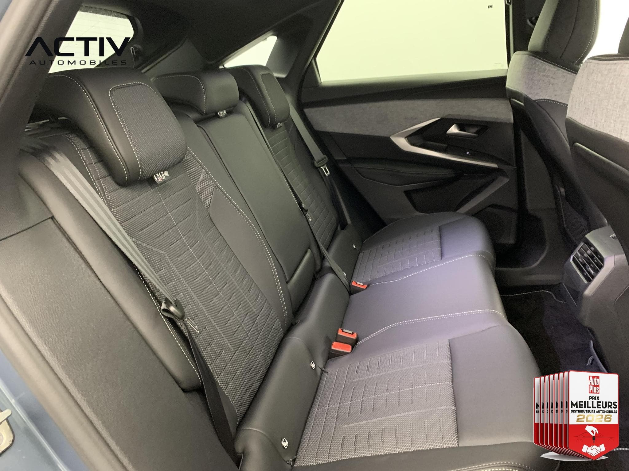 Peugeot 3008 Hybrid 145 e-DCS6 GT (2025) - Photo 10