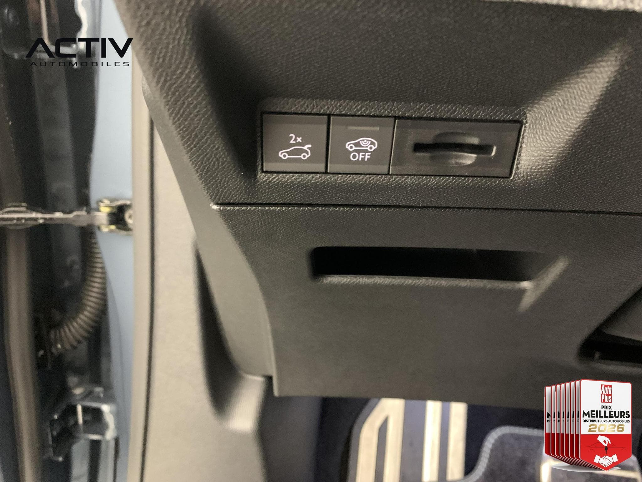 Peugeot 3008 Hybrid 145 e-DCS6 GT (2025) - Photo 20
