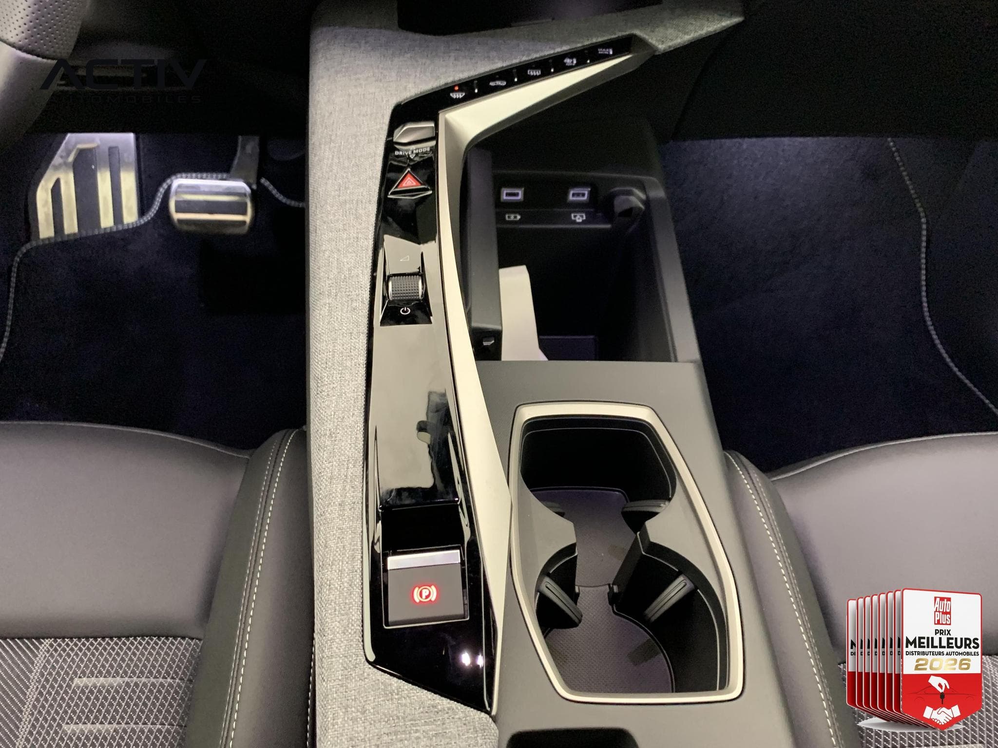 Peugeot 3008 Hybrid 145 e-DCS6 GT (2025) - Photo 19
