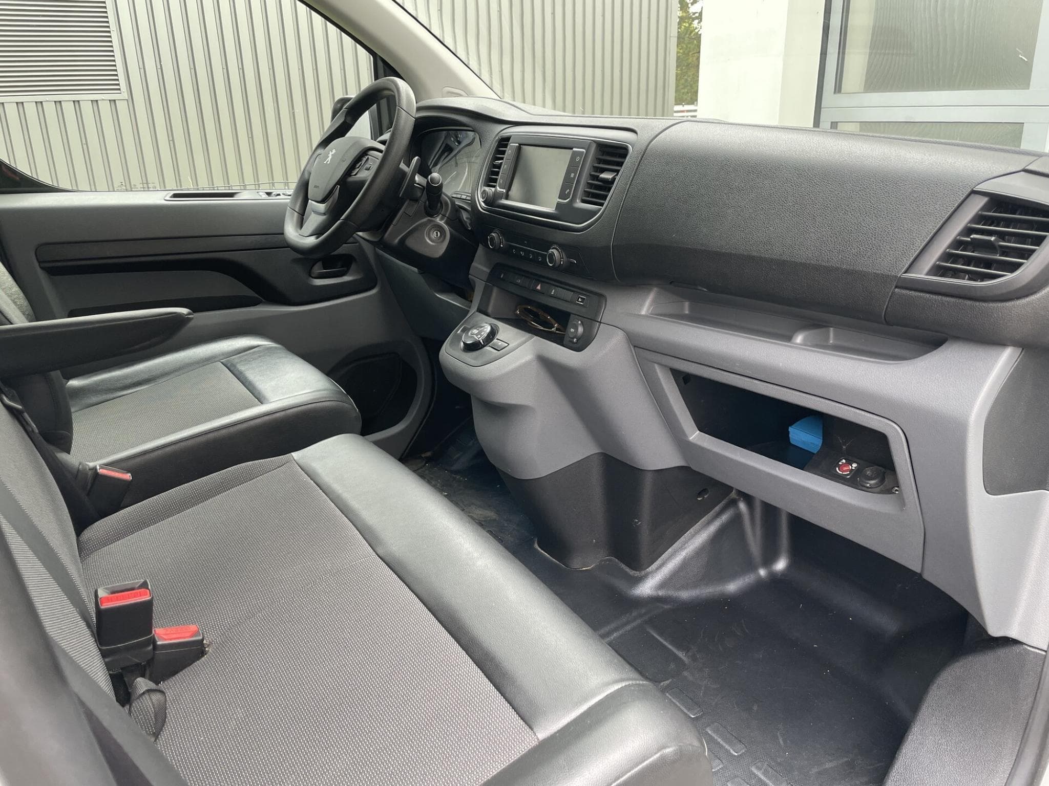 Peugeot Expert 2.0 BLUEHDi L3H1 177Ch EAT6 (2019) - Photo 7