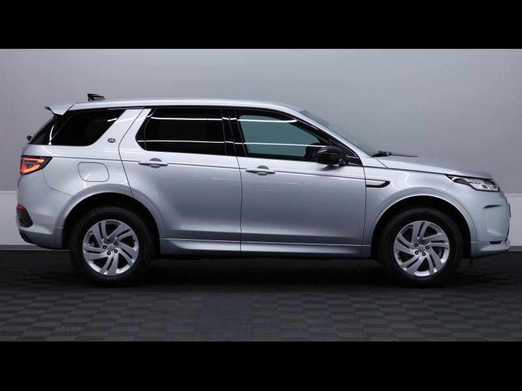 Land-Rover Discovery Sport D165 AWD Auto 7places (2025) - Photo 4