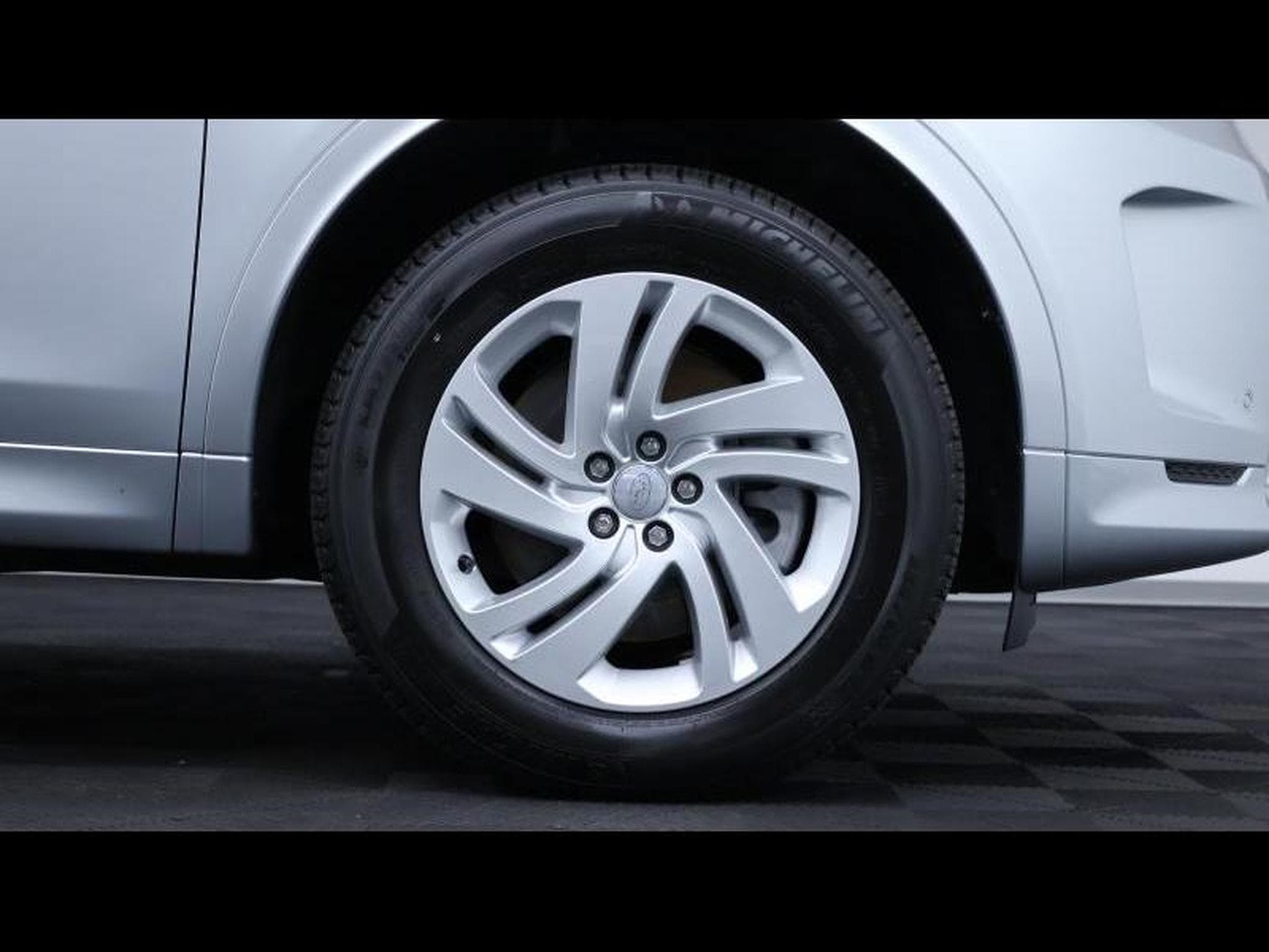 Land-Rover Discovery Sport D165 AWD Auto 7places (2025) - Photo 13