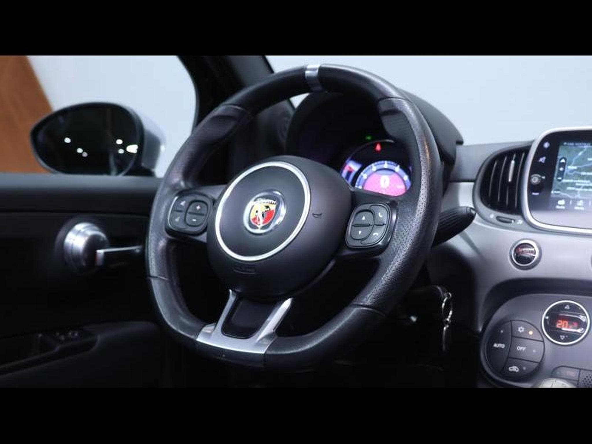 Abarth 595 1.4 T-Jet 163ch Manuelle (2018) - Photo 17