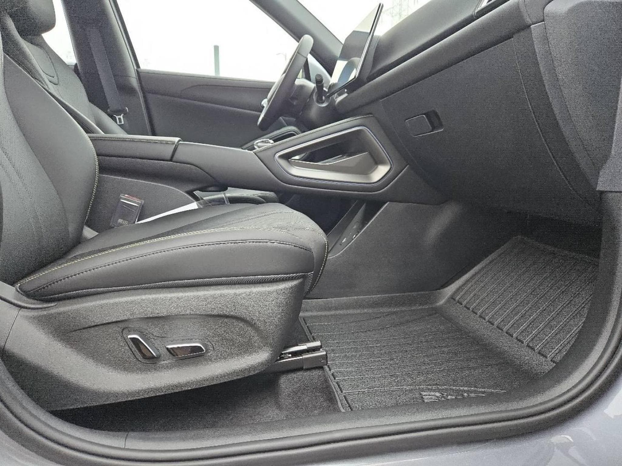 BYD ATTO 2 177 CV BOOST + TOIT PANO 45.1 KWH (2025) - Foto 25