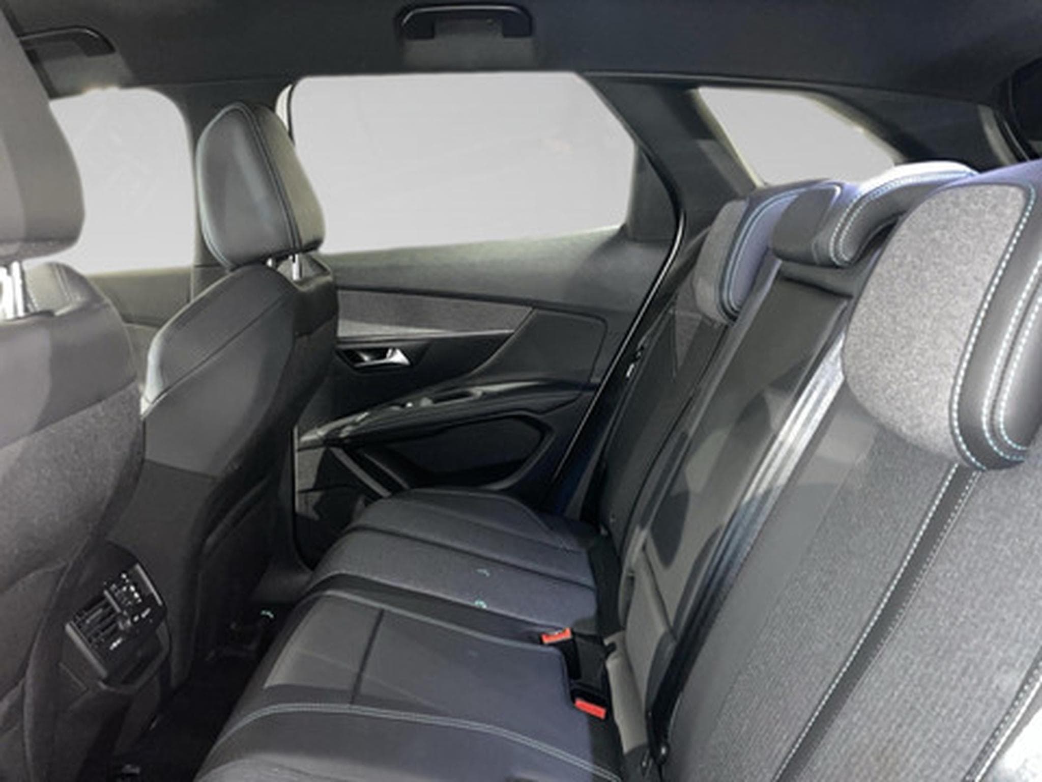 Peugeot 3008 1.2 HYBRID 136 e-DSC6 (2023) - Photo 11