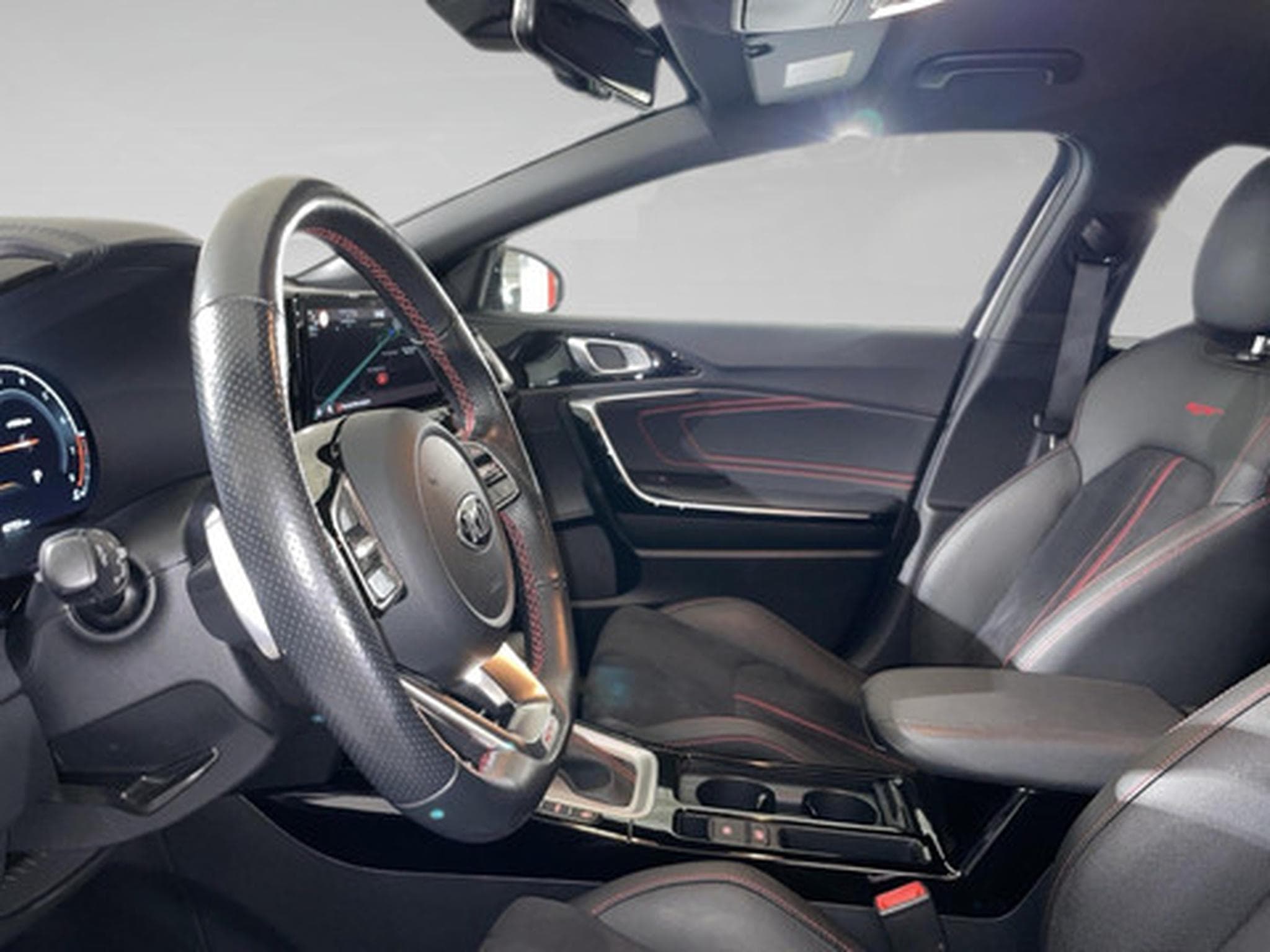 Kia ProCeed GT 1.6 T-GDI 204 DCT ISG (2021) - Photo 4