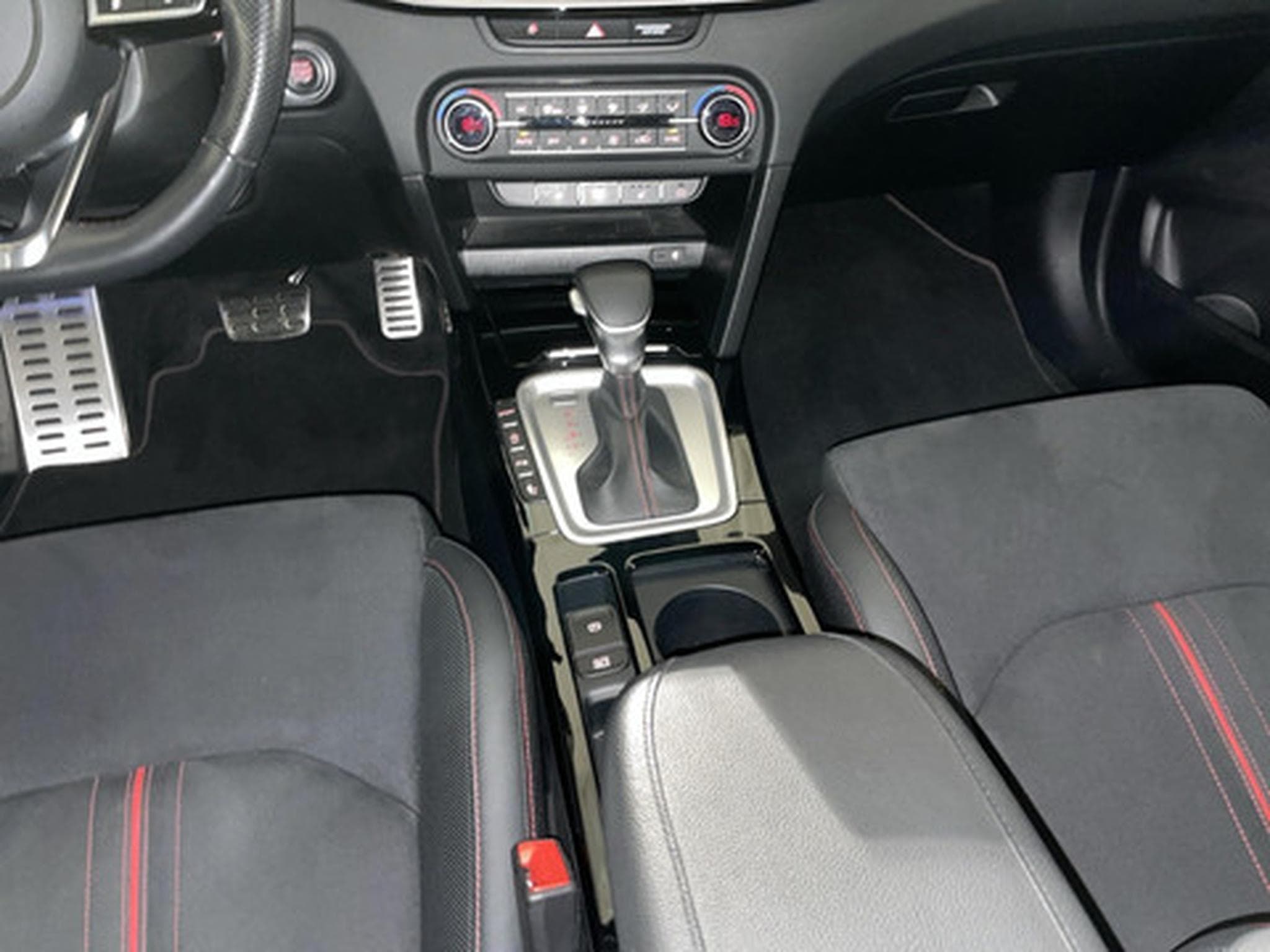 Kia ProCeed GT 1.6 T-GDI 204 DCT ISG (2021) - Photo 9