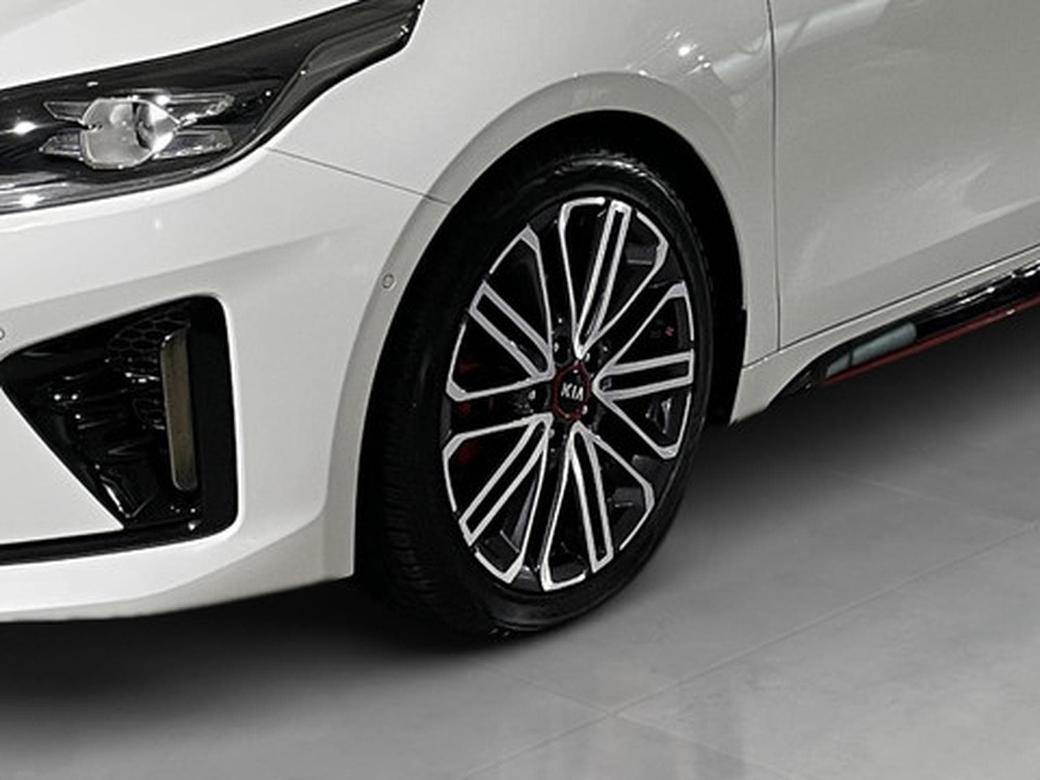 Kia ProCeed GT 1.6 T-GDI 204 DCT ISG (2021) - Photo 20