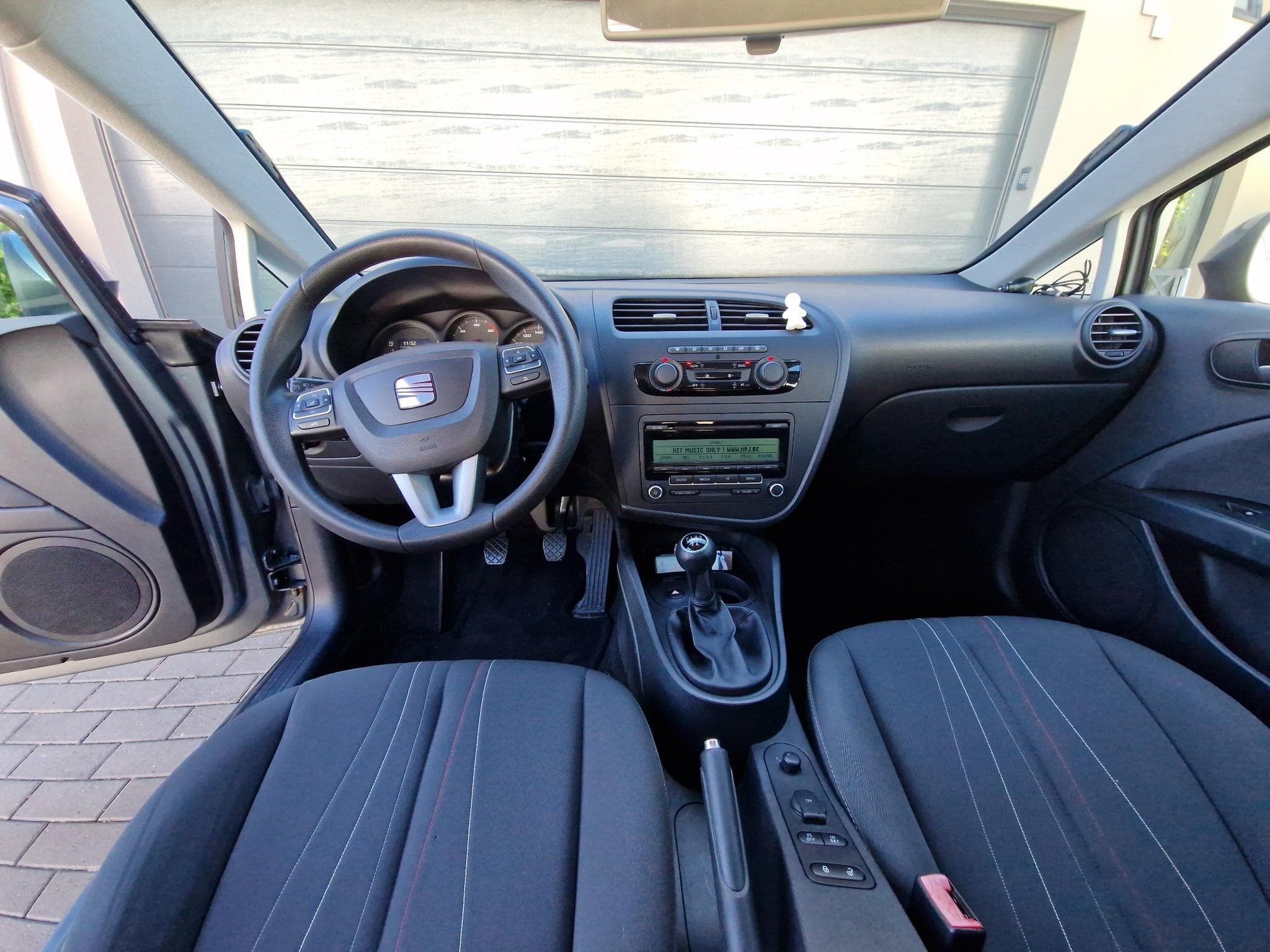 Seat Leon 1.6 TDI 105 CH (2012) - Foto 2