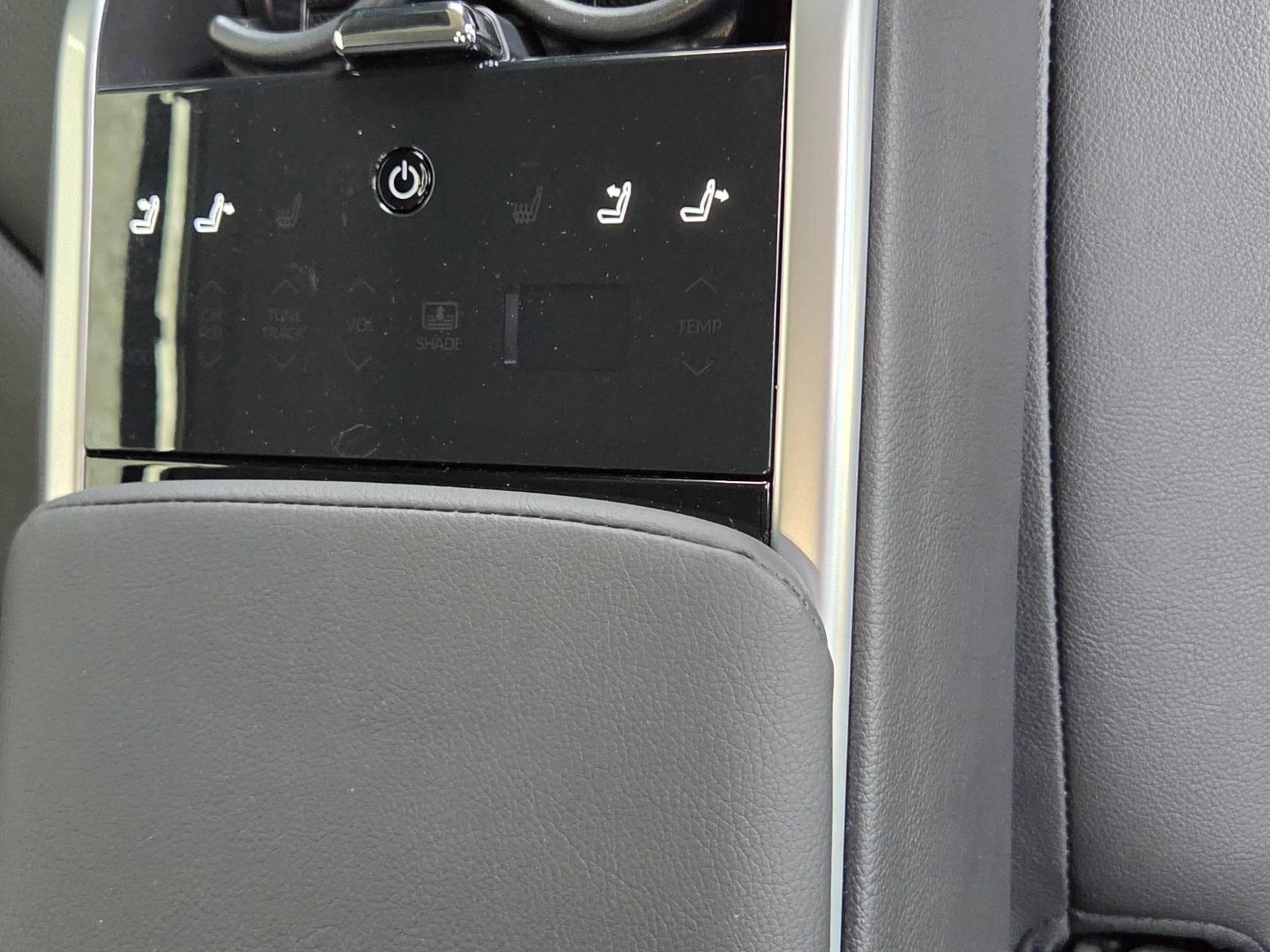 Toyota Camry (2024) - Photo 2