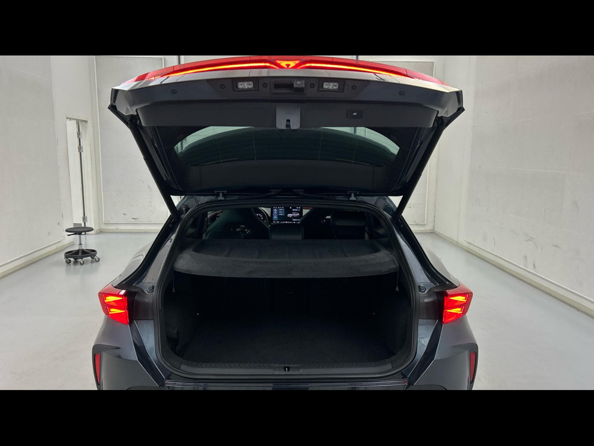 Cupra Formentor 2.0 TSI VZ 333 CV 4Drive * ATTELAGE *PANO* ACC* CAM * (2026) - Foto 13