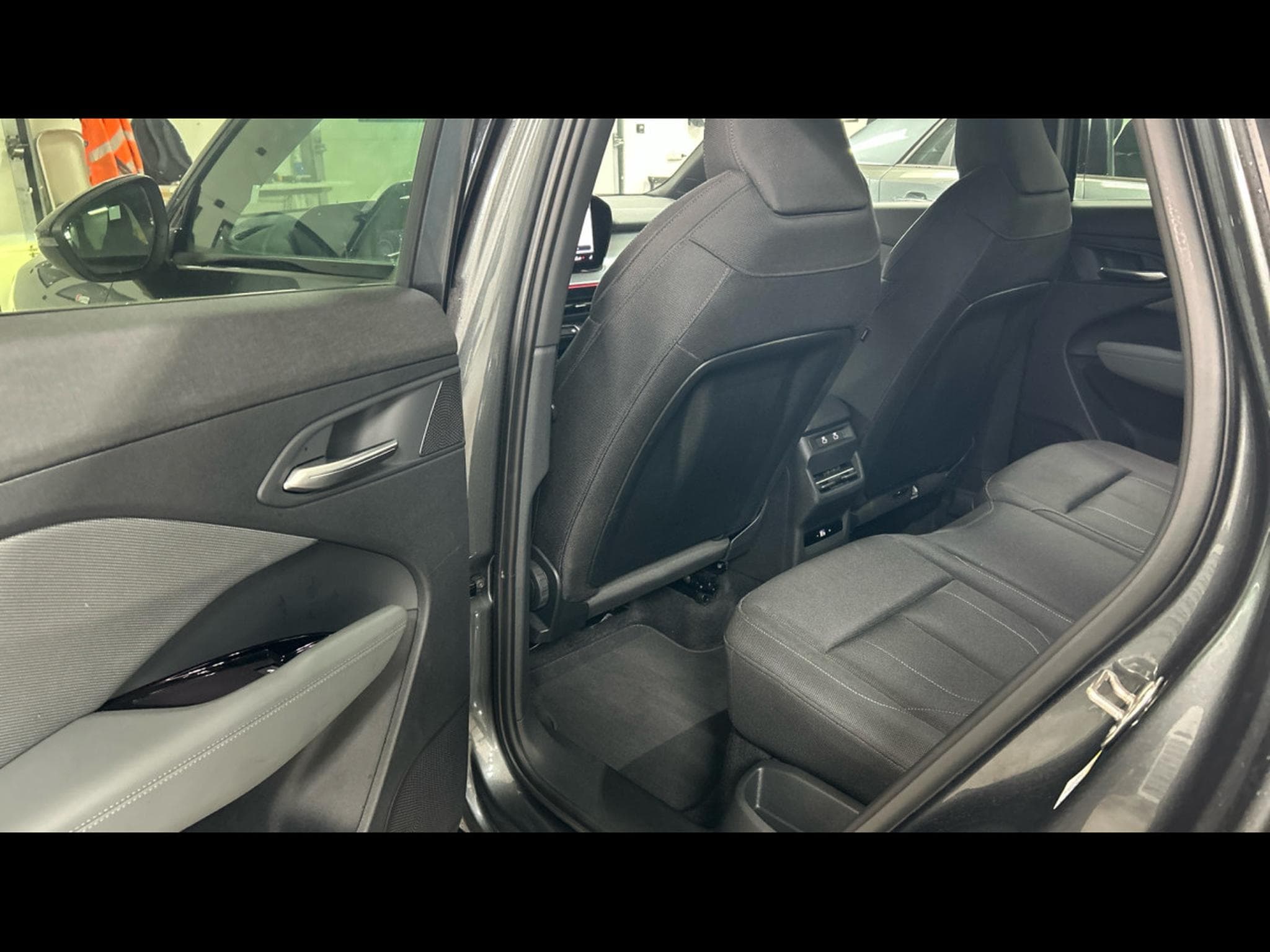 Audi Q3 S-LINE 2.0 TDI S TRONIC 150 CV *PANO*  *TECH PLUS* ATTELAGE* (2026) - Foto 13
