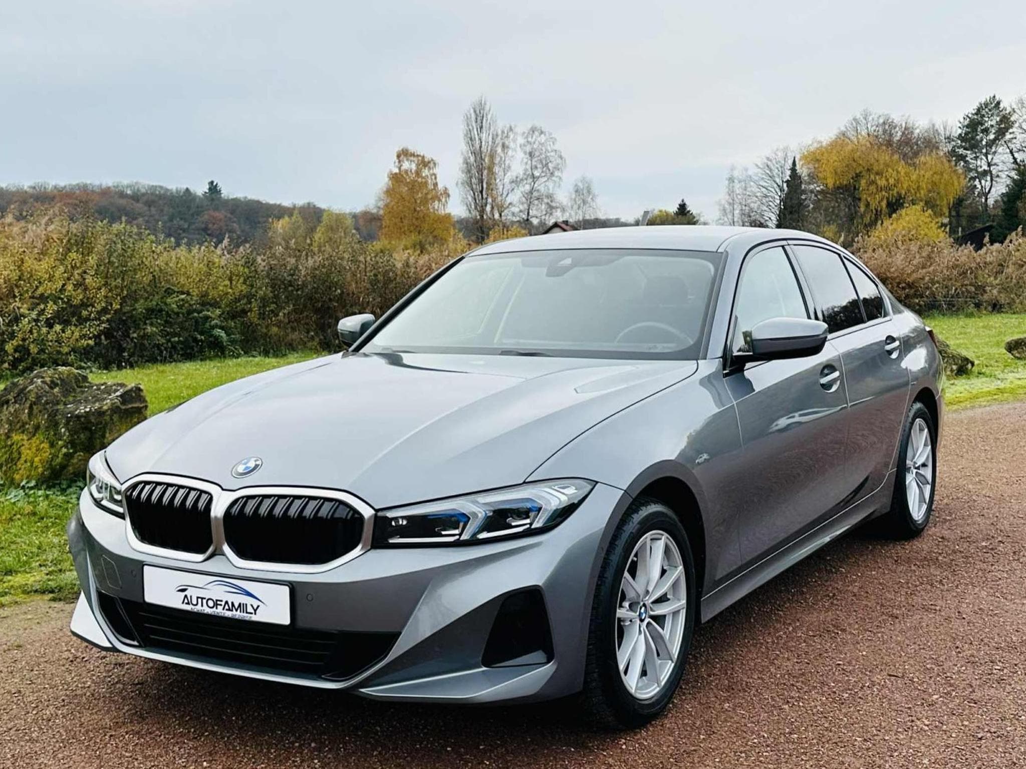 BMW 318 Business Design (2023) - Foto 1