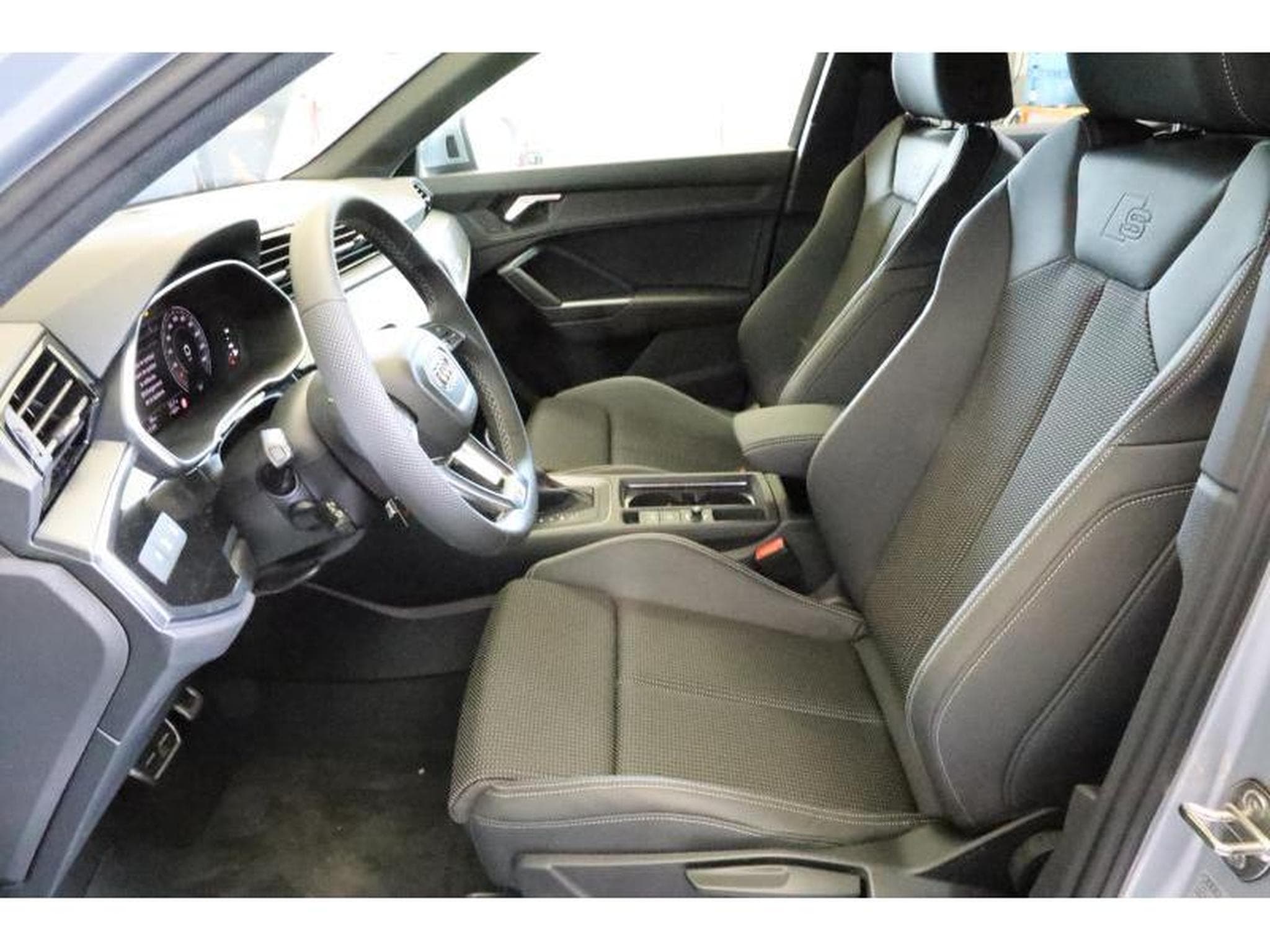 Audi Q3 Sportback (2025) - Photo 11