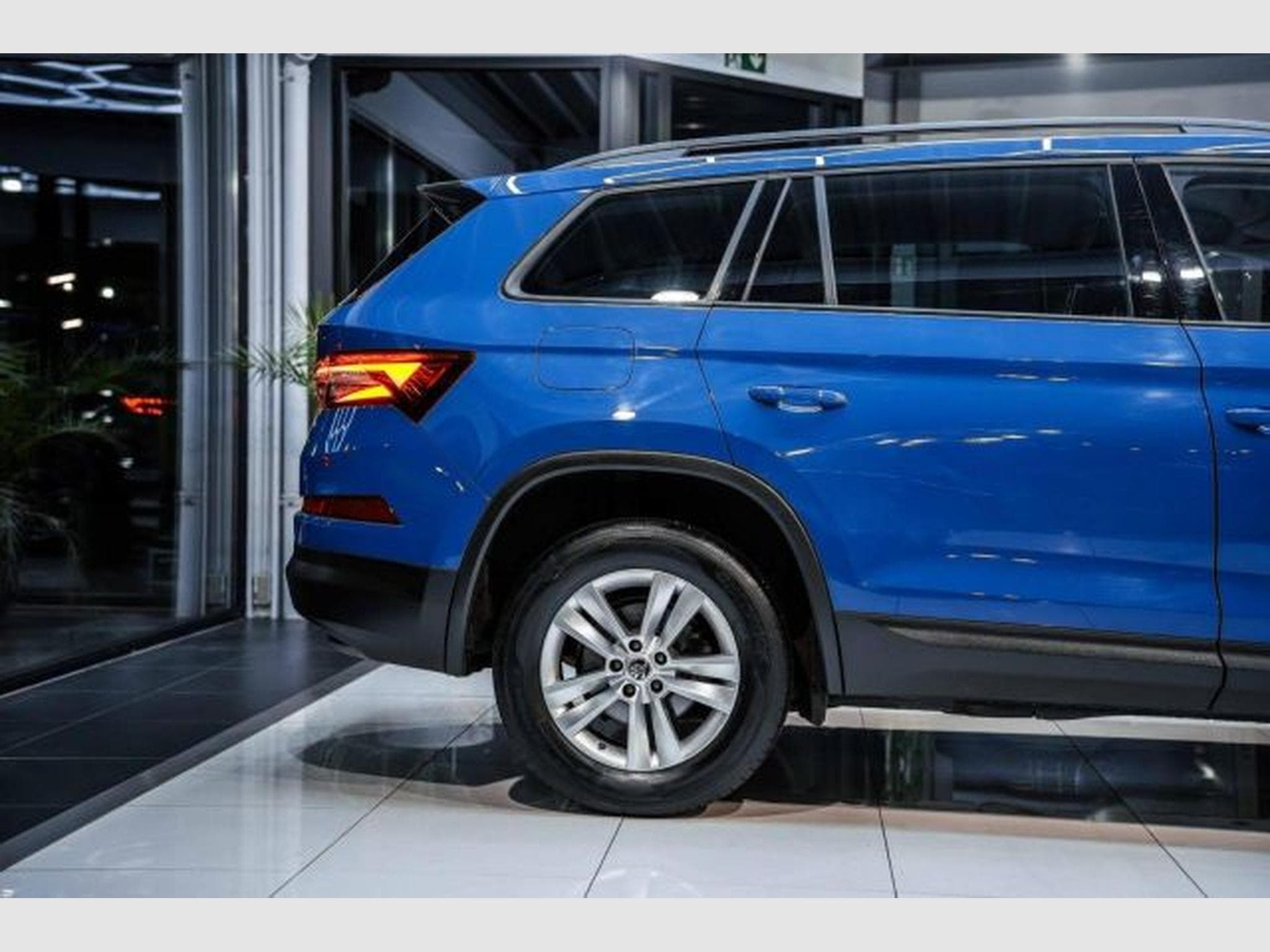 Skoda Kodiaq Kodiaq 2.0 TDI DSG NAVI LED AHK 7-Sitze VIRTUAL (2023) - Foto 8