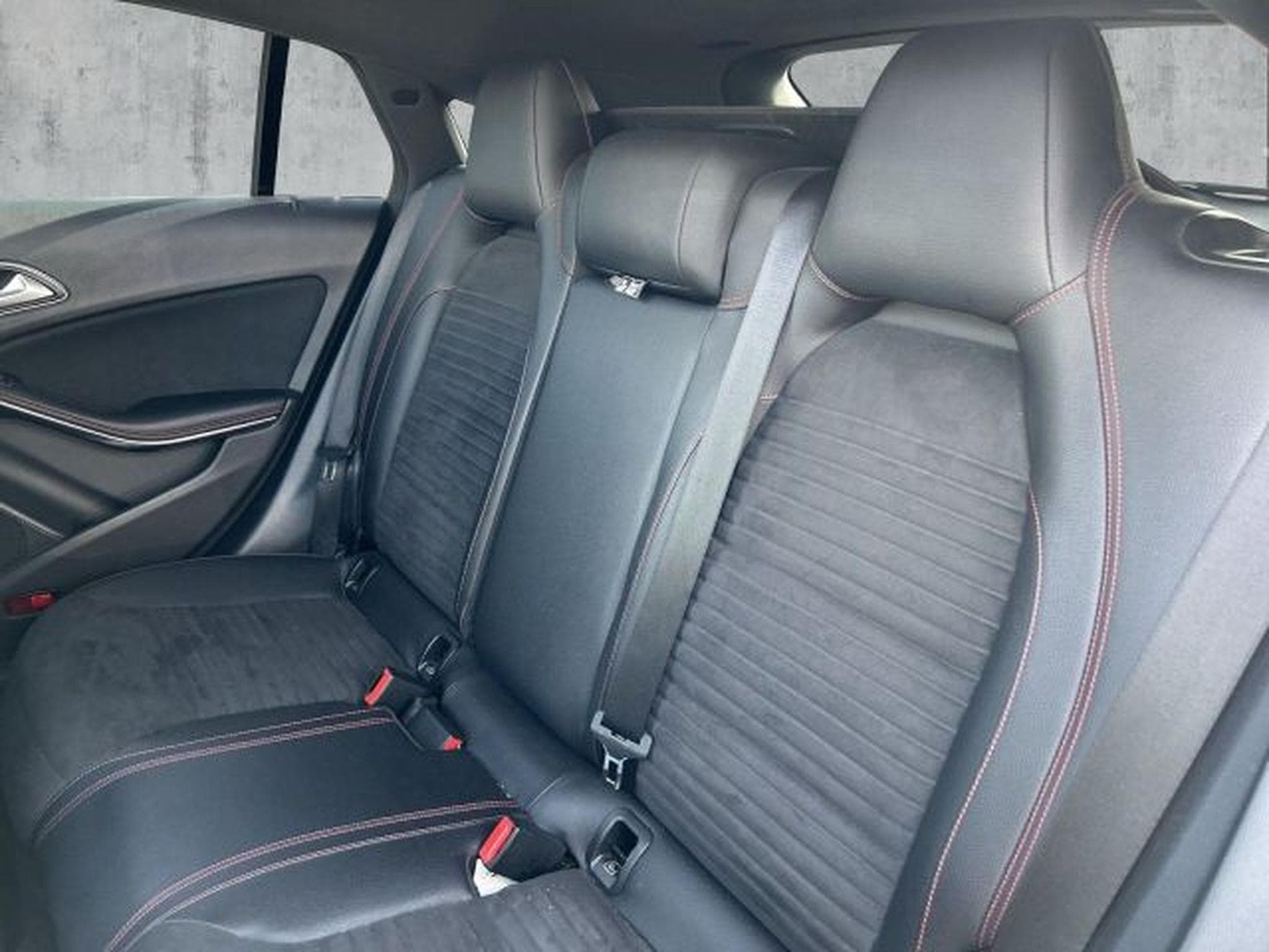 Mercedes CLA 180 CLA 180 Shooting Brake AMG-Line NAVI LED PANO (2016) - Photo 13