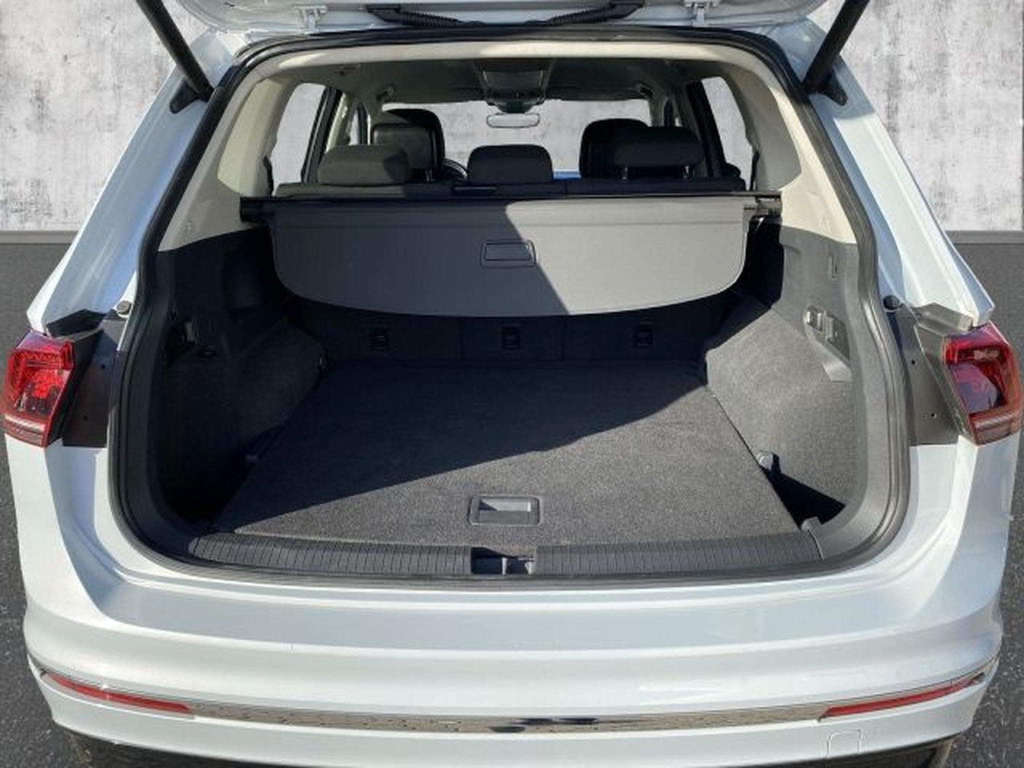 VW Tiguan Tiguan Allspace 2.0 TDI DSG Highl R-Line 4M AHK (2019) - Foto 11
