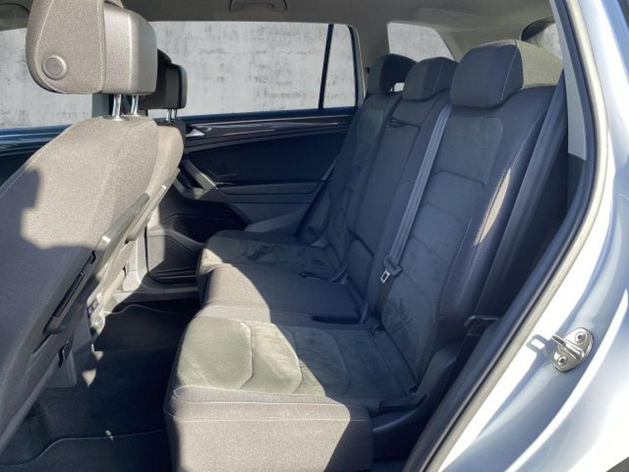 VW Tiguan Tiguan Allspace 2.0 TDI DSG Highl R-Line 4M AHK (2019) - Foto 13