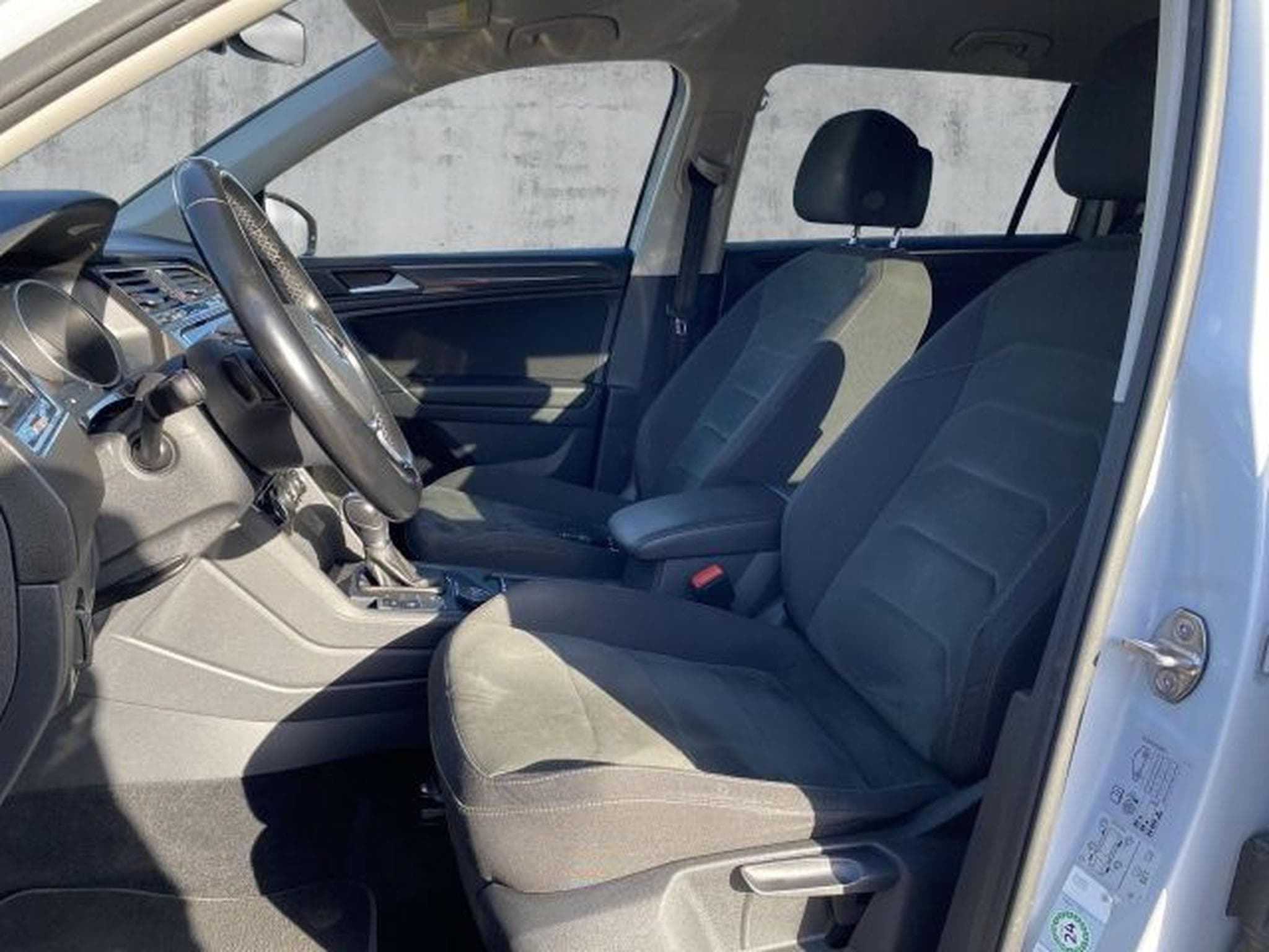 VW Tiguan Tiguan Allspace 2.0 TDI DSG Highl R-Line 4M AHK (2019) - Foto 12