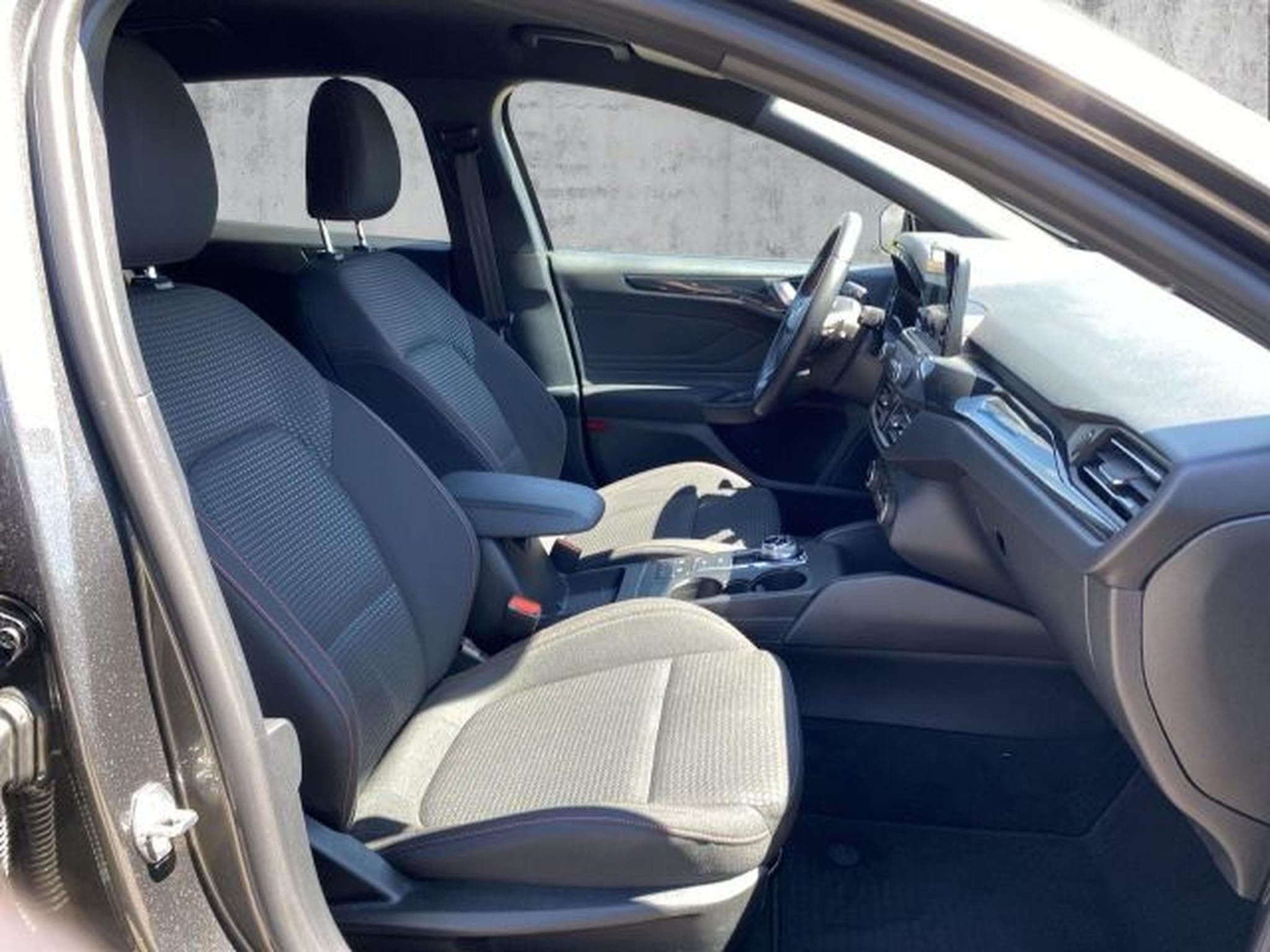 Ford Focus Focus Turnier 1.5 ST-Line Autom. NAVI LED AHK (2020) - Photo 14