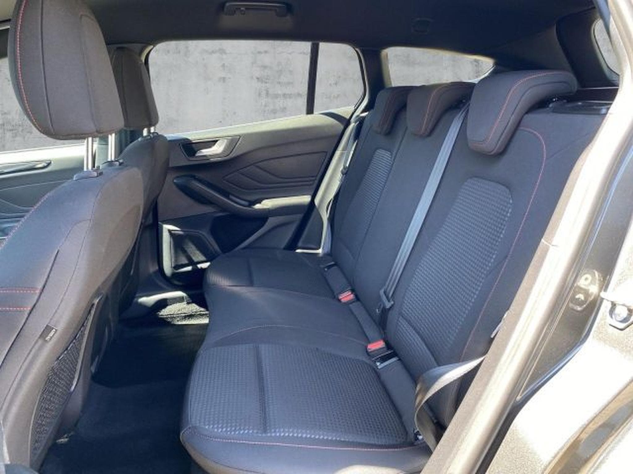 Ford Focus Focus Turnier 1.5 ST-Line Autom. NAVI LED AHK (2020) - Photo 13
