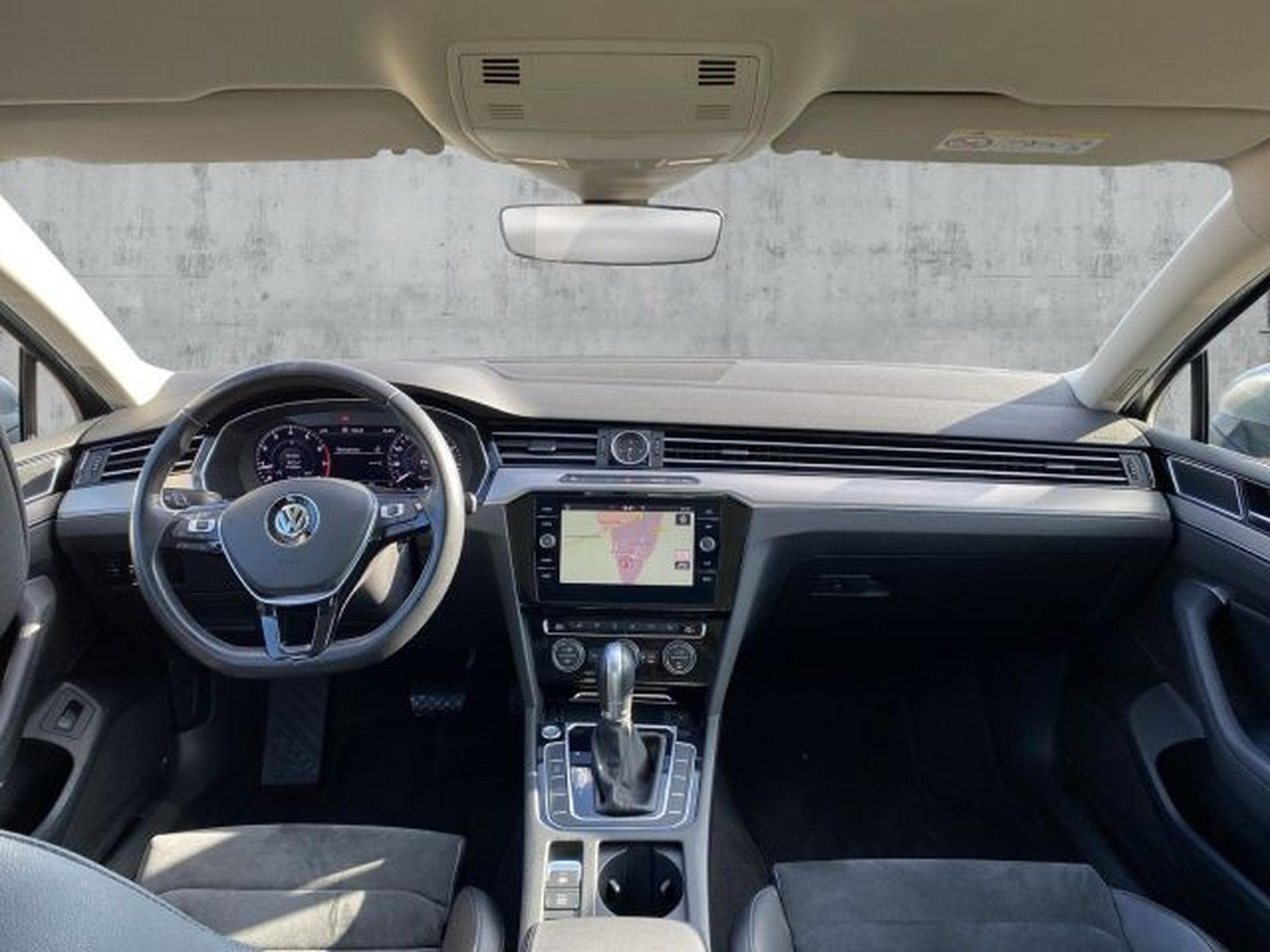 VW Passat Passat Variant 1.4 TSI DSG Highline AHK LED RFK (2018) - Foto 14