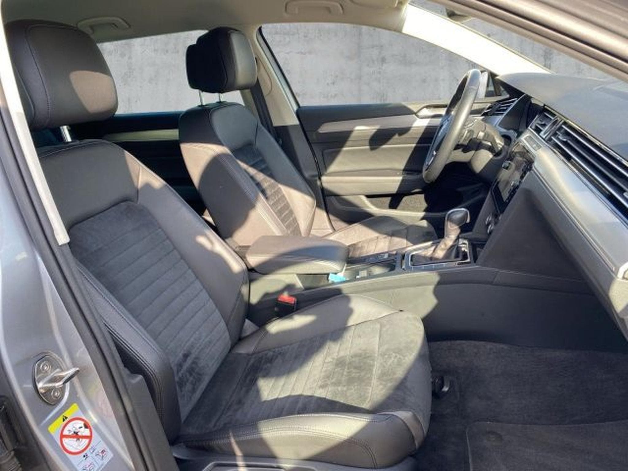 VW Passat Passat Variant 1.4 TSI DSG Highline AHK LED RFK (2018) - Foto 13