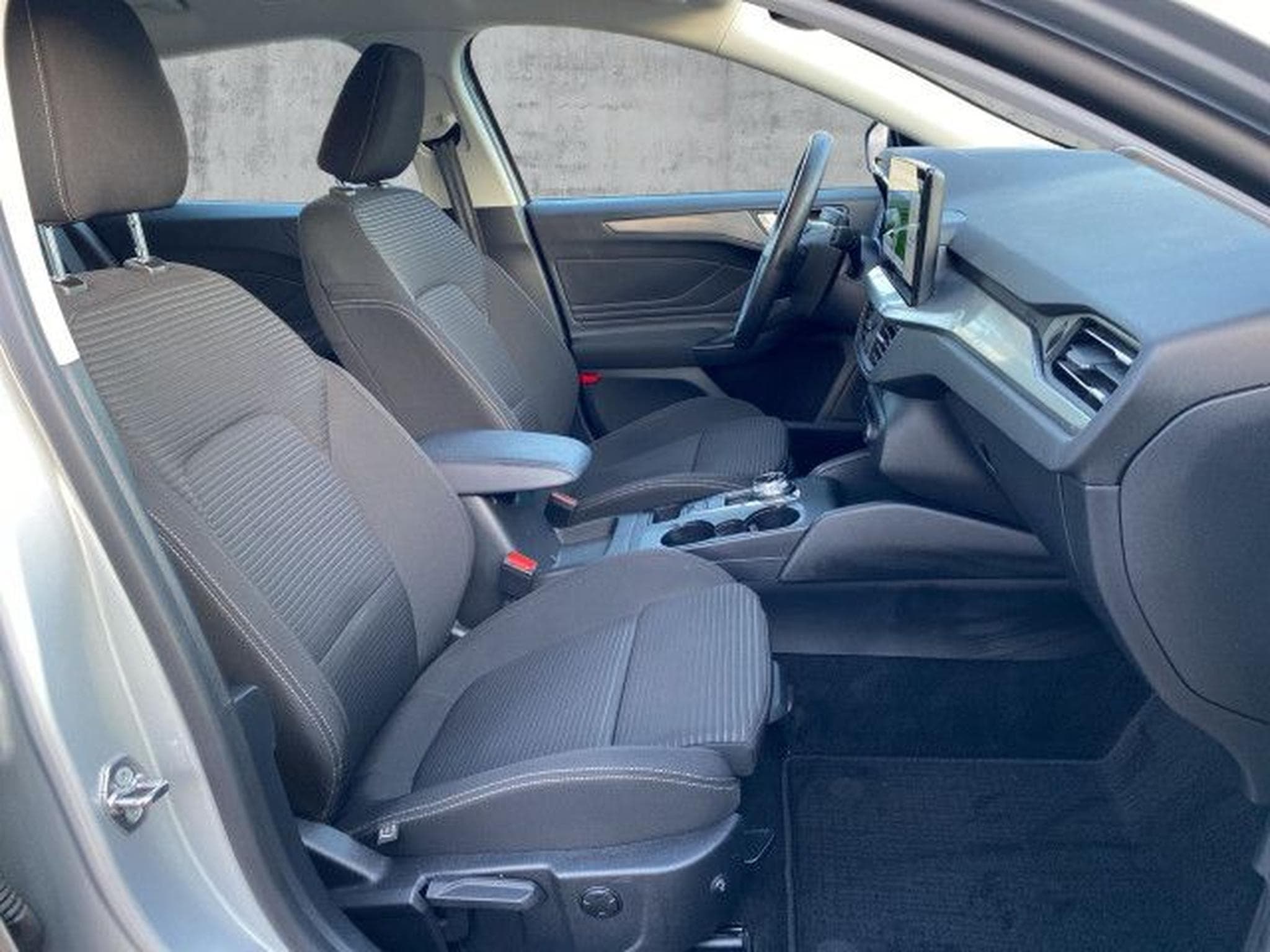 Ford Focus Focus 1.5 D Autom. EcoBlue Titanium NAVI LED RFK (2023) - Photo 13
