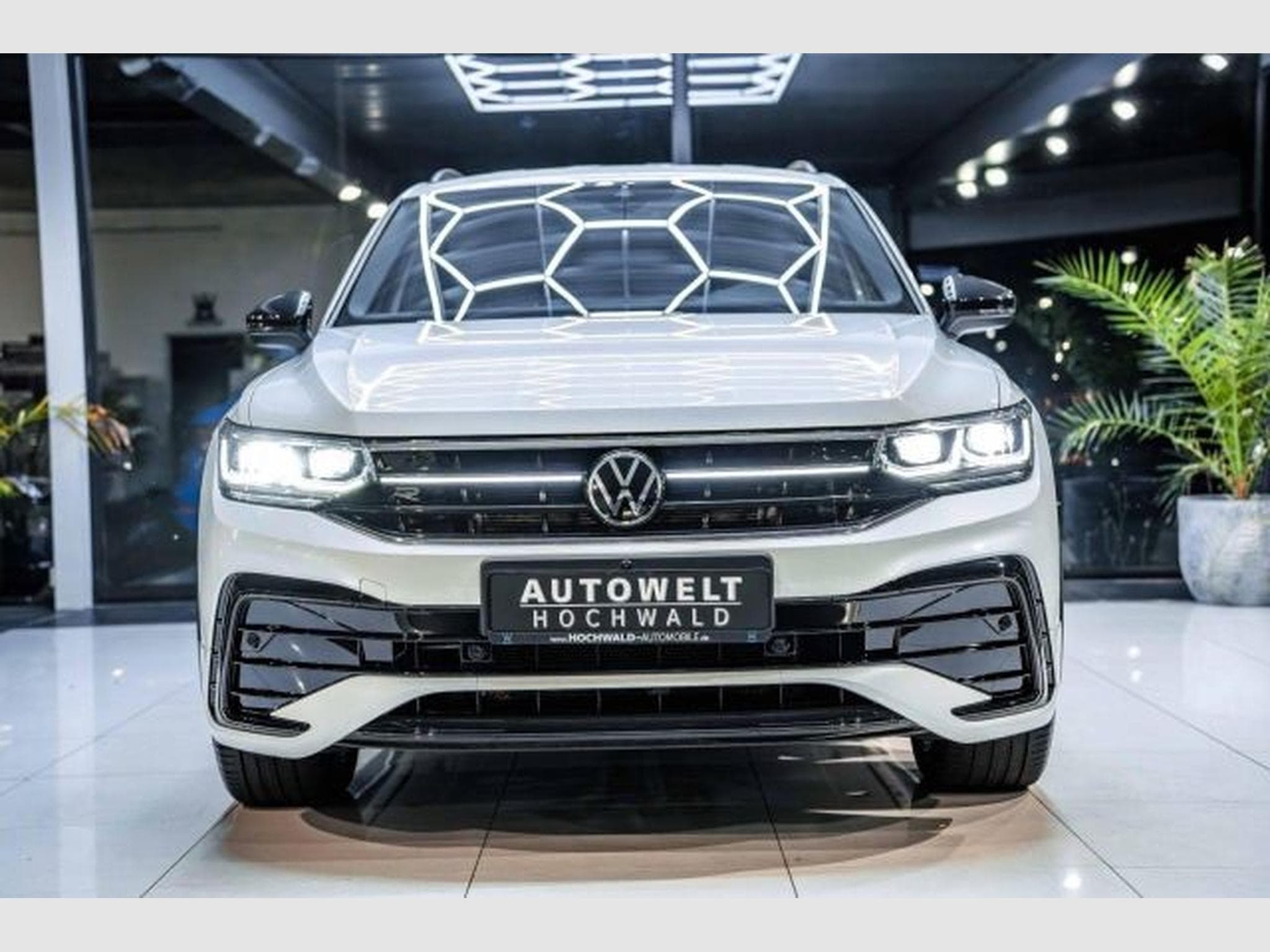 VW Tiguan Tiguan Allspace R-Line 4M 7-Sitze STHZG AHK H&amp;K (2023) - Foto 6
