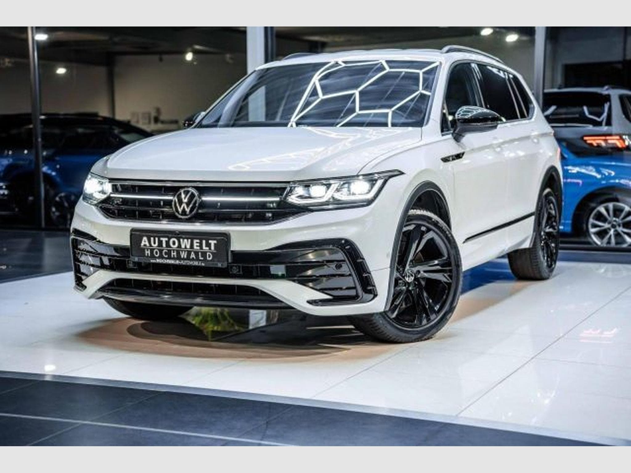 VW Tiguan Tiguan Allspace R-Line 4M 7-Sitze STHZG AHK H&amp;K (2023) - Foto 2