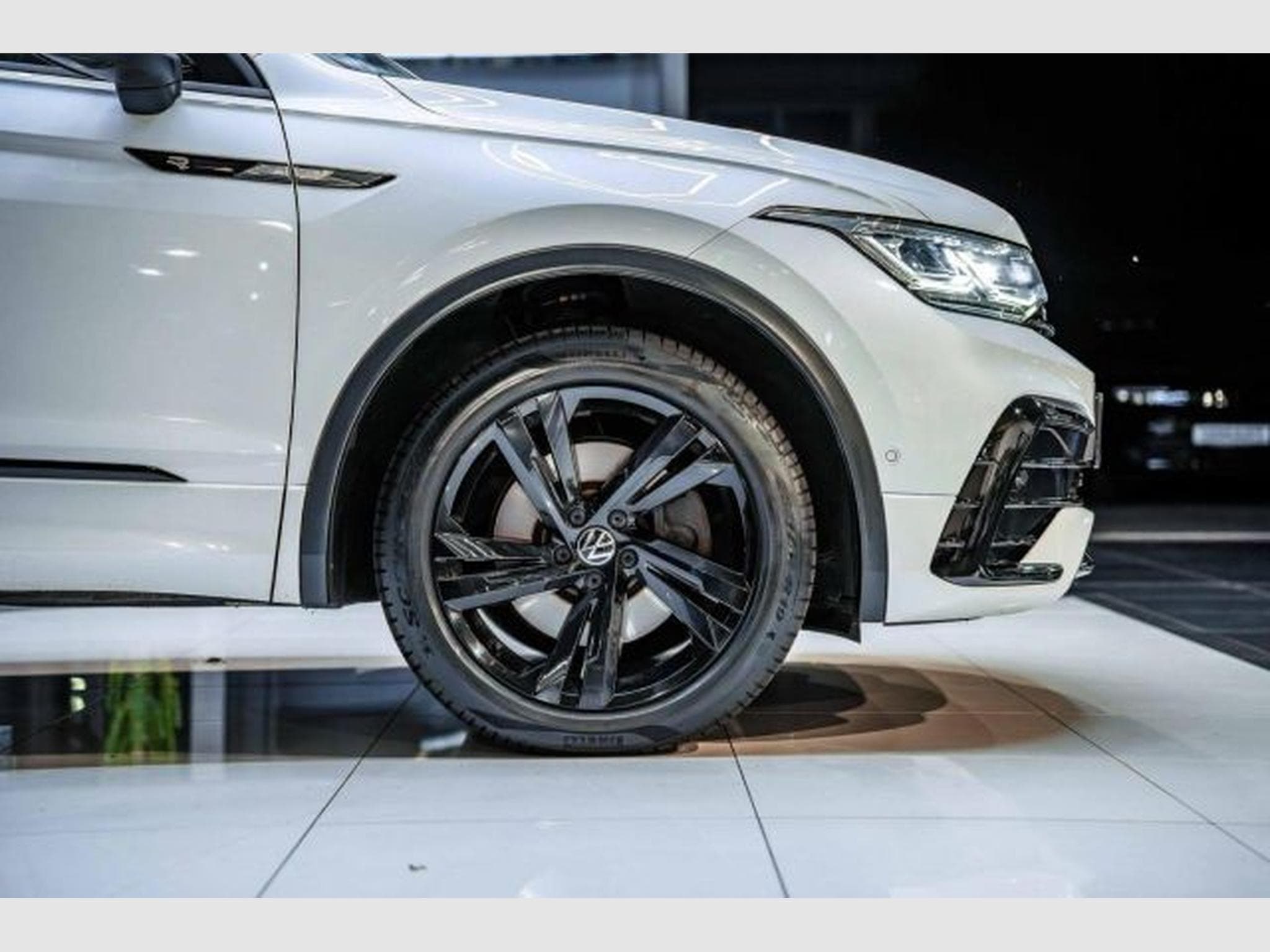 VW Tiguan Tiguan Allspace R-Line 4M 7-Sitze STHZG AHK H&amp;K (2023) - Foto 10