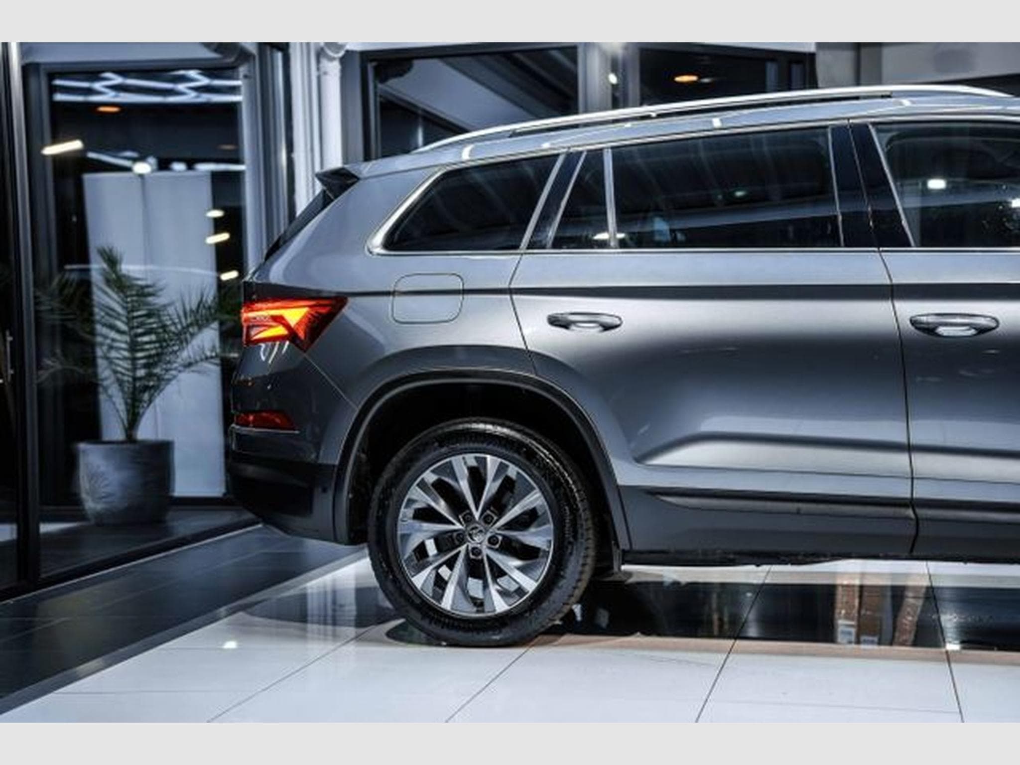 Skoda Kodiaq Kodiaq 2.0 TDI DSG Style 4x4 ACC RFK LED 7-Sitze (2022) - Photo 8