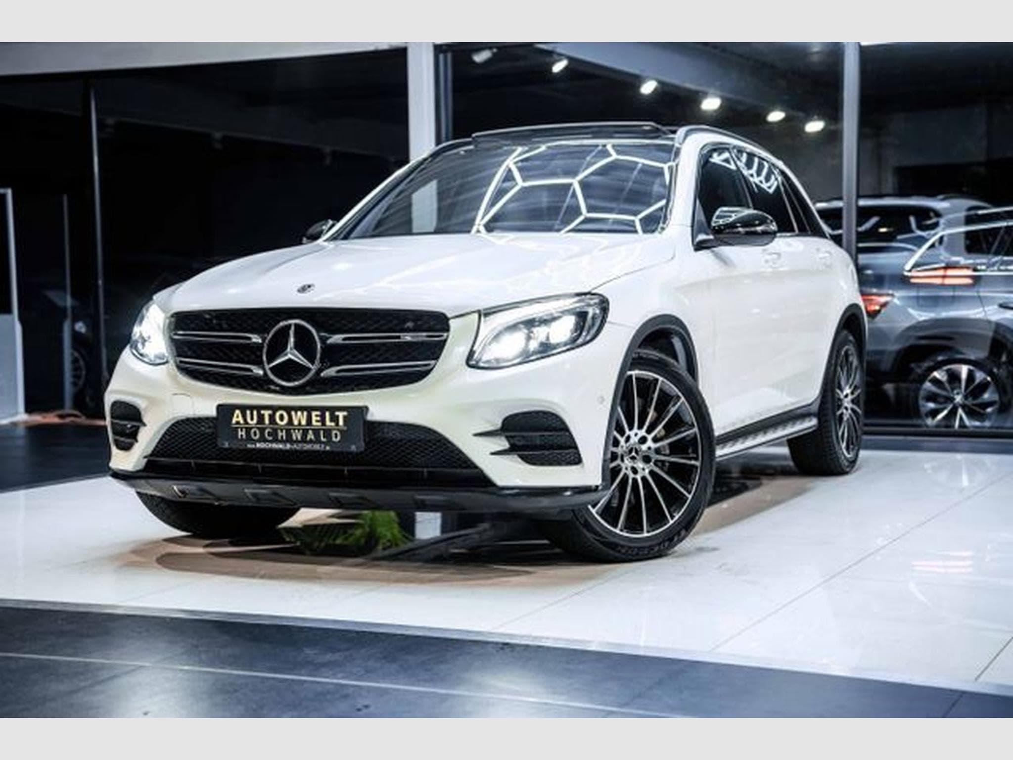 Mercedes GLC 350 GLC 350d 9G AMG-Line 4Matic NAVI PANO Night Burm (2019) - Photo 2