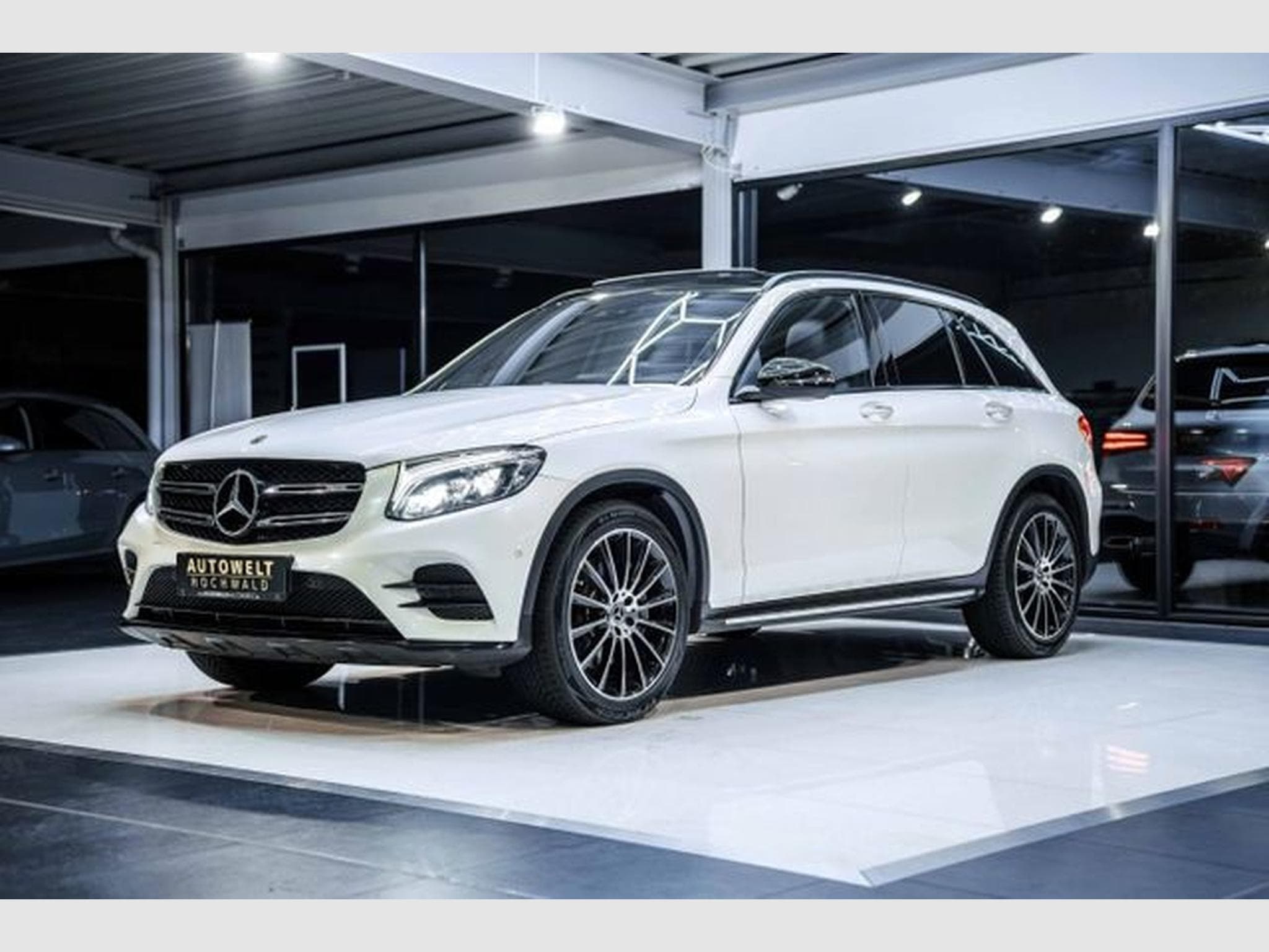 Mercedes GLC 350 GLC 350d 9G AMG-Line 4Matic NAVI PANO Night Burm (2019) - Photo 4